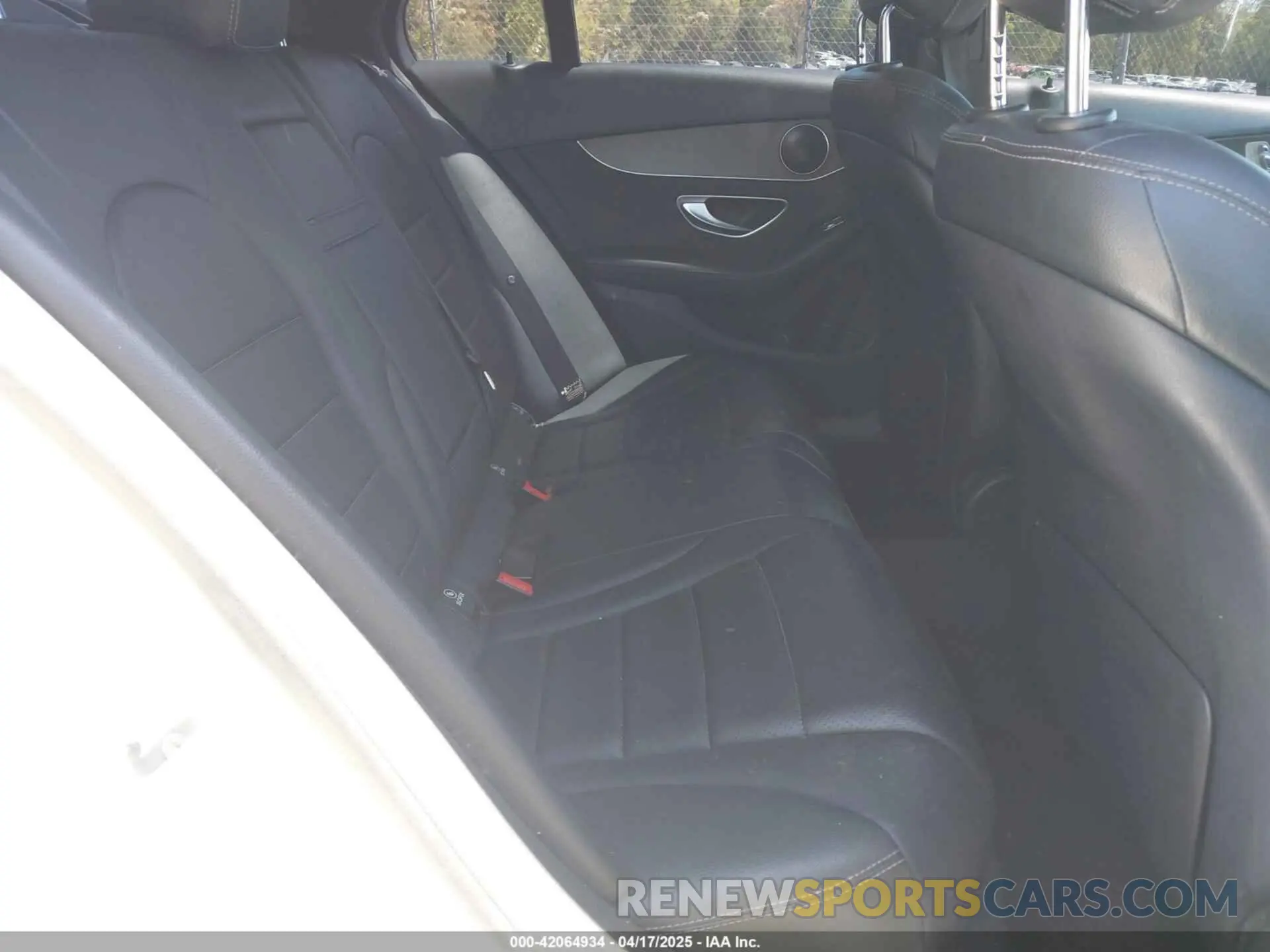 8 fotografías del automóvil dañado 55SWF8EB3KU297396 MERCEDES-BENZ C 300 2019