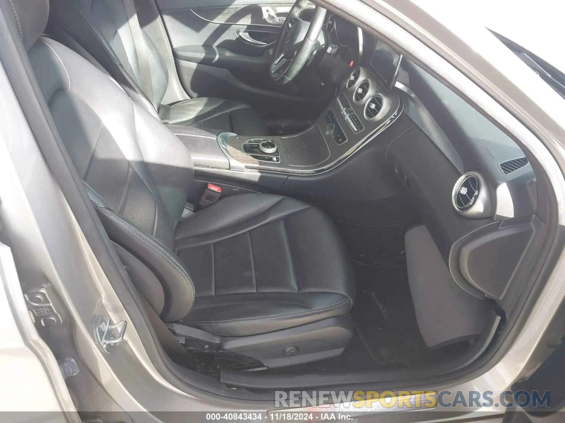 5 fotografías del automóvil dañado 55SWF8EB7KU290595 MERCEDES-BENZ C 300 2019