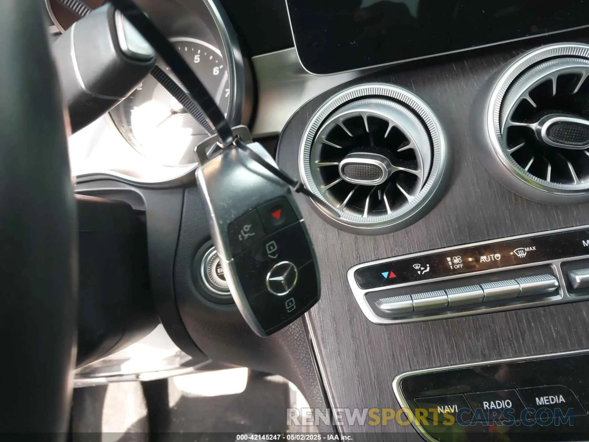 11 fotografías del automóvil dañado 55SWF8EB8KU298995 MERCEDES-BENZ C 300 2019