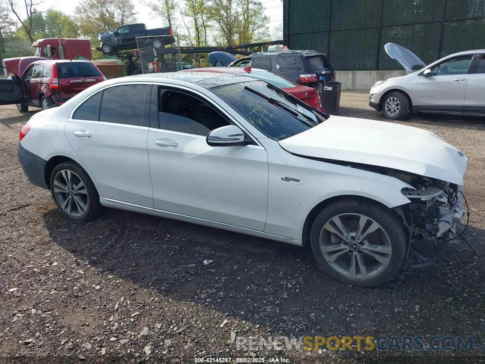 13 fotografías del automóvil dañado 55SWF8EB8KU298995 MERCEDES-BENZ C 300 2019