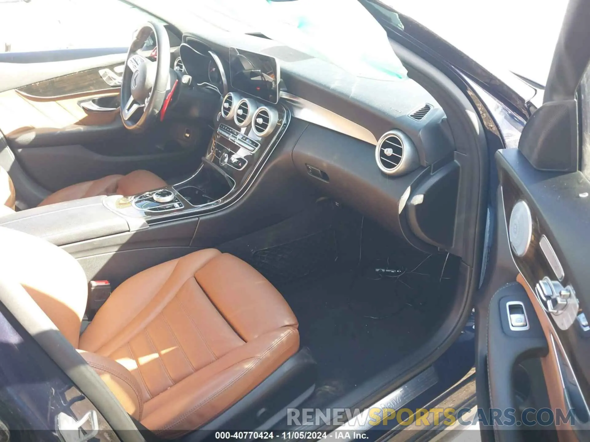 5 fotografías del automóvil dañado 55SWF8EBXKU310743 MERCEDES-BENZ C 300 2019
