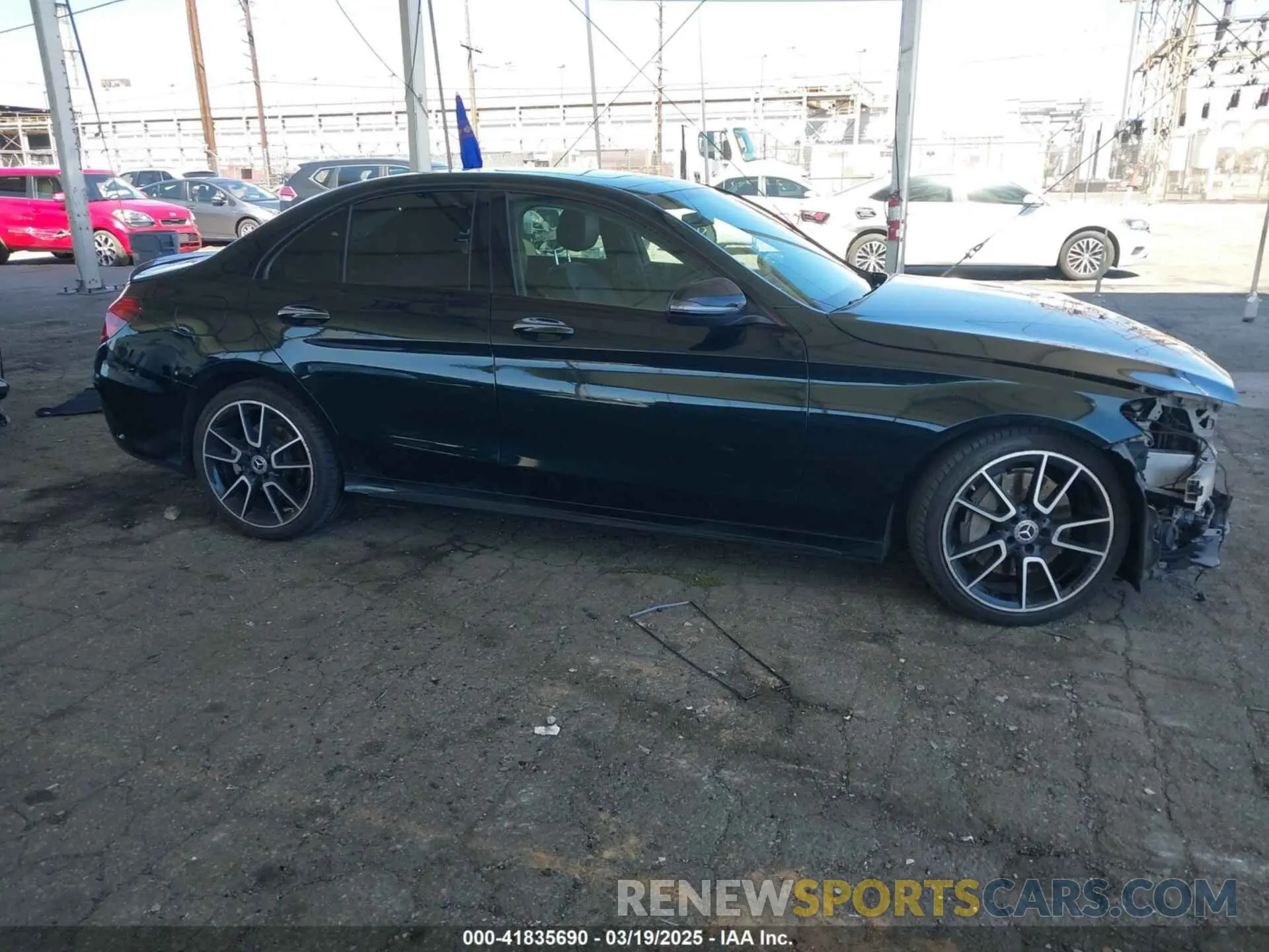 14 fotografías del automóvil dañado WDDWF8DB0KR506709 MERCEDES-BENZ C 300 2019