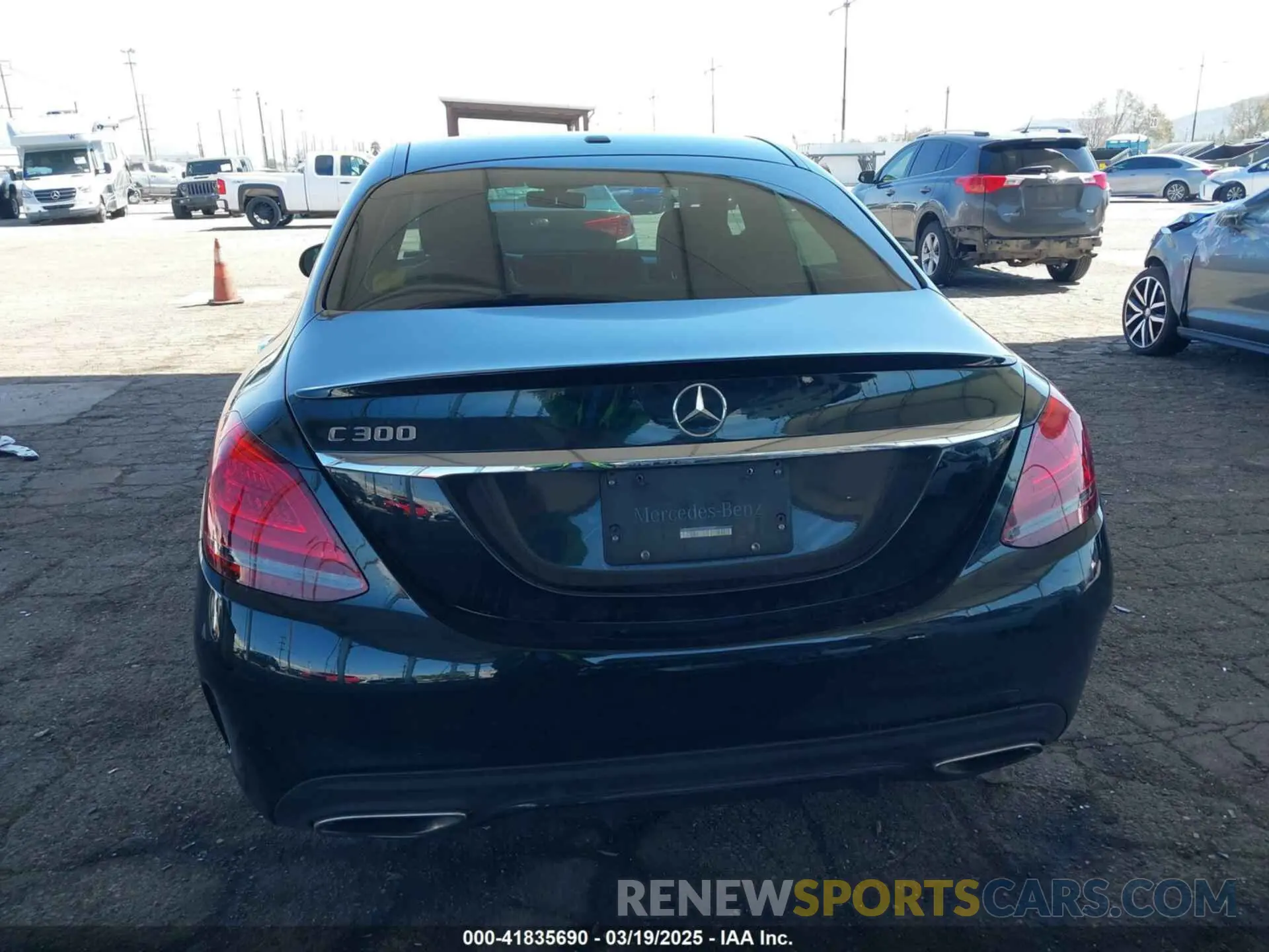 17 fotografías del automóvil dañado WDDWF8DB0KR506709 MERCEDES-BENZ C 300 2019