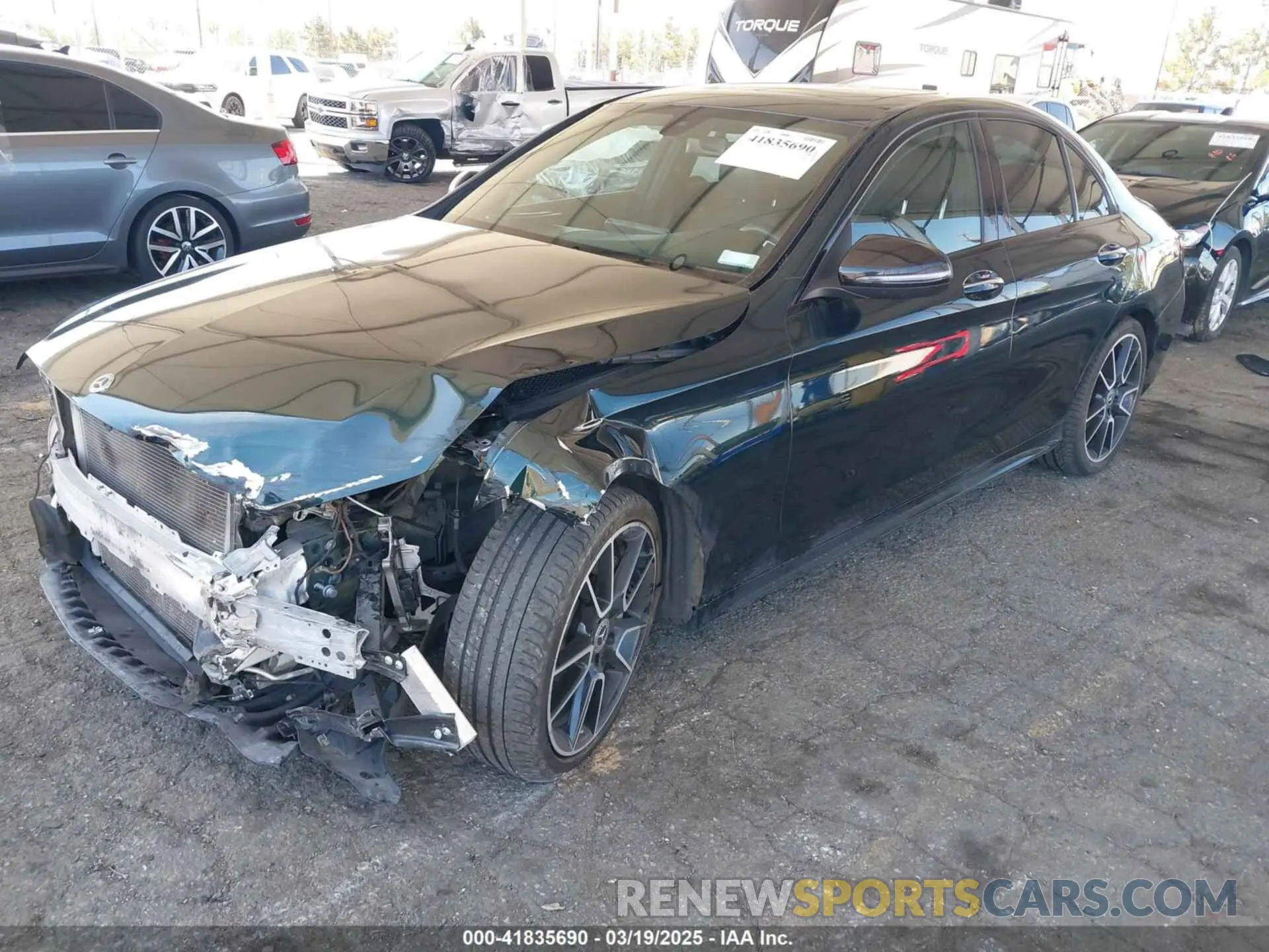 2 fotografías del automóvil dañado WDDWF8DB0KR506709 MERCEDES-BENZ C 300 2019