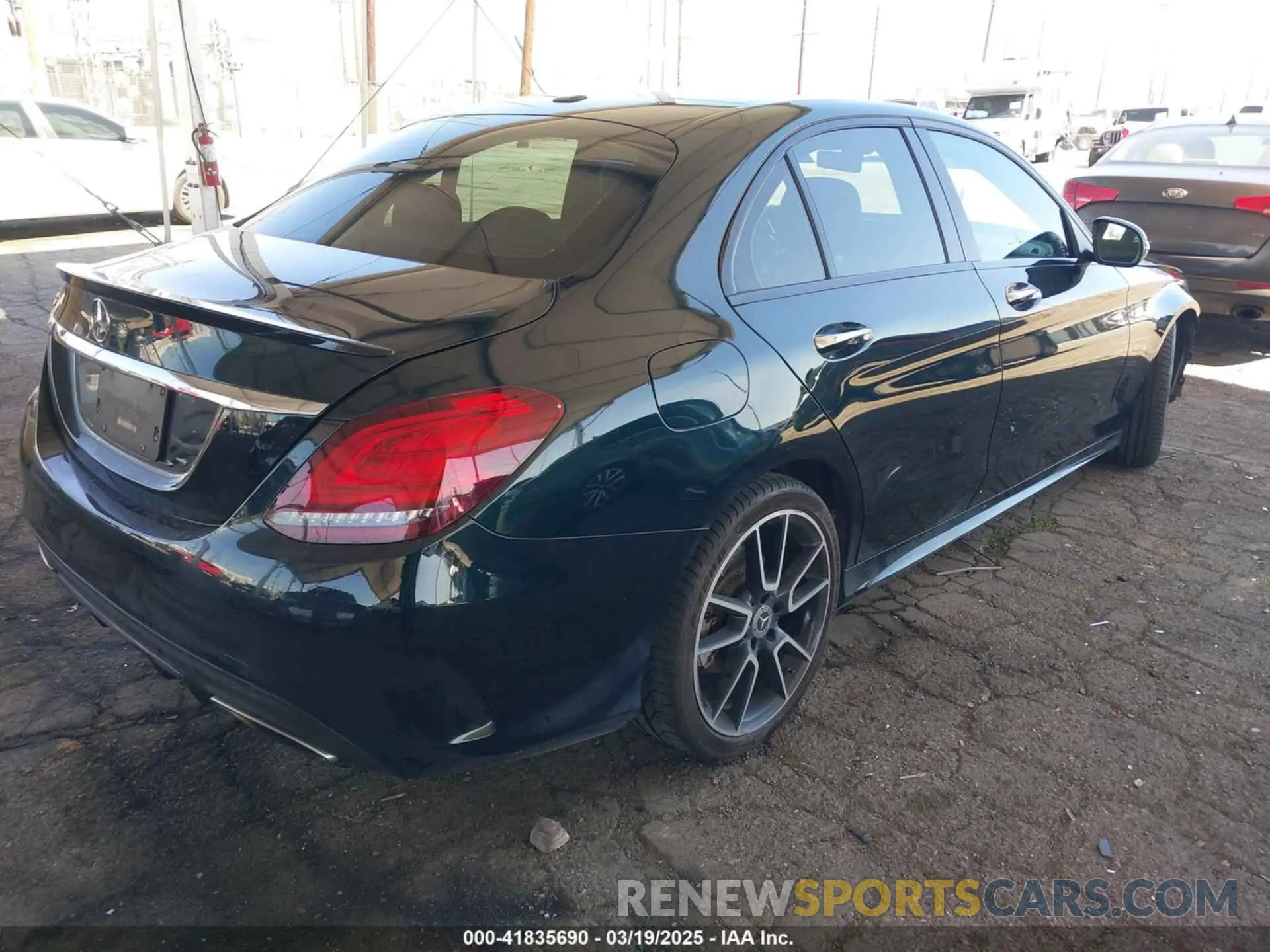 4 fotografías del automóvil dañado WDDWF8DB0KR506709 MERCEDES-BENZ C 300 2019
