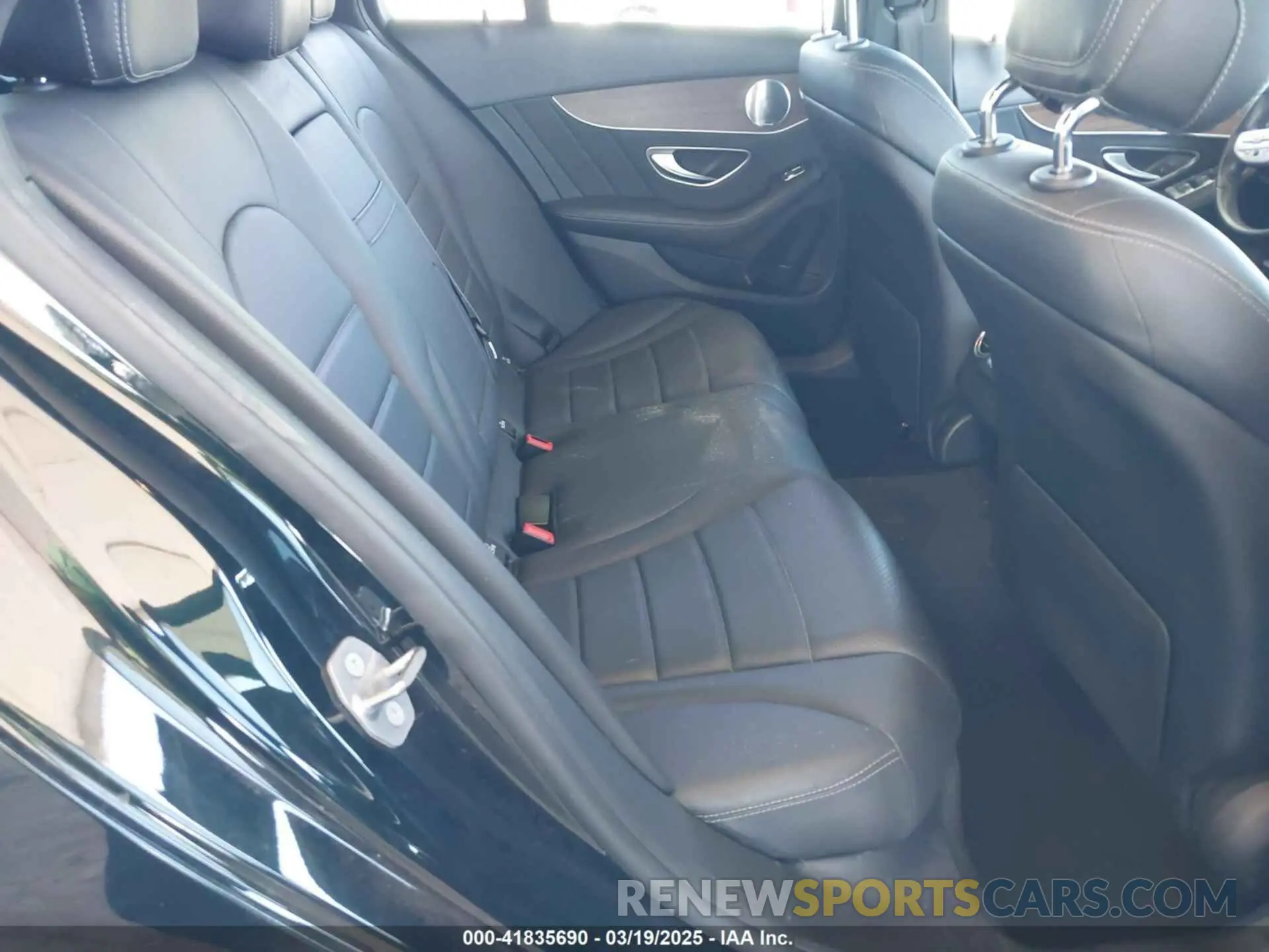 8 fotografías del automóvil dañado WDDWF8DB0KR506709 MERCEDES-BENZ C 300 2019