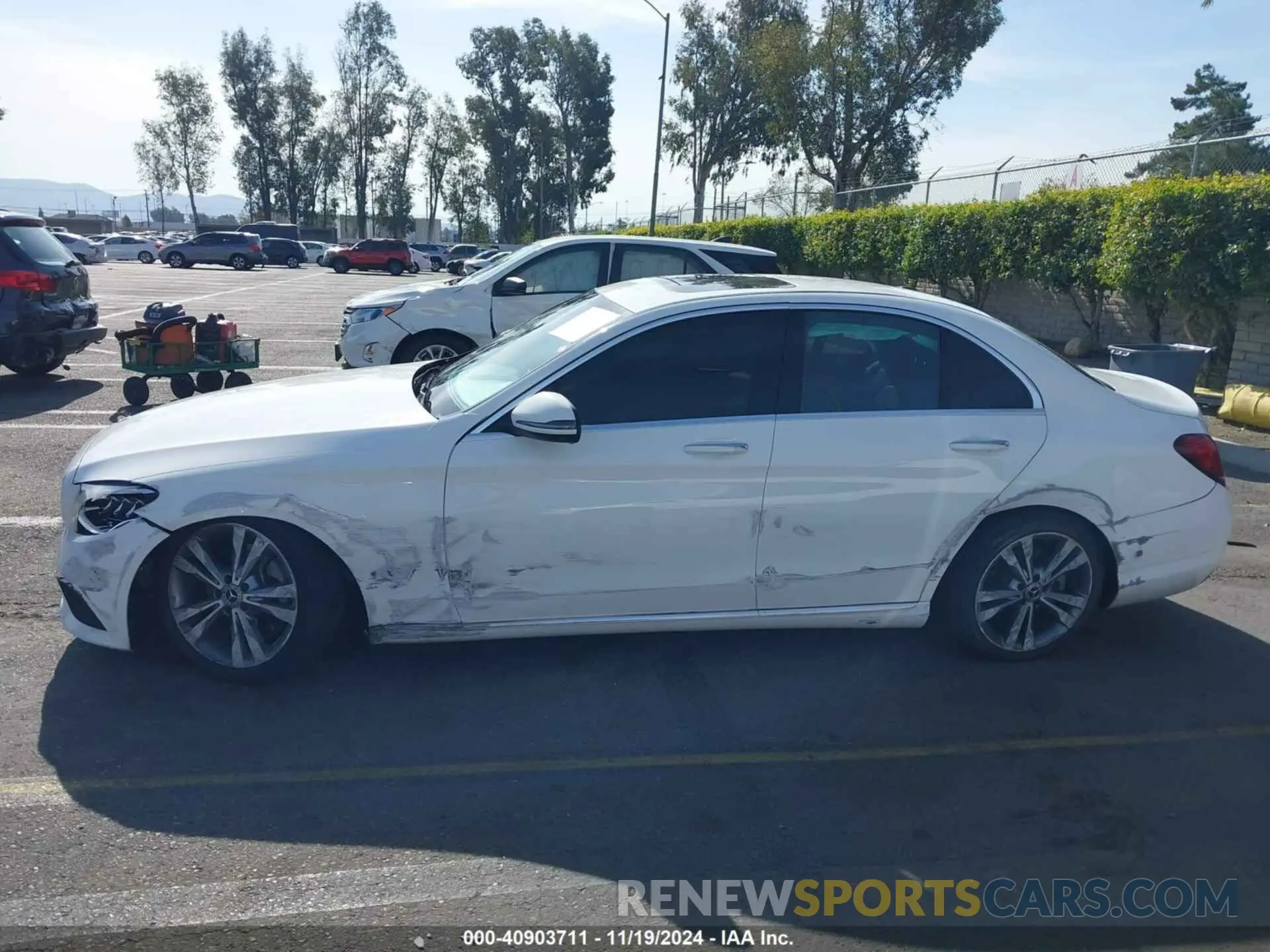 14 fotografías del automóvil dañado WDDWF8DB7KR482361 MERCEDES-BENZ C 300 2019