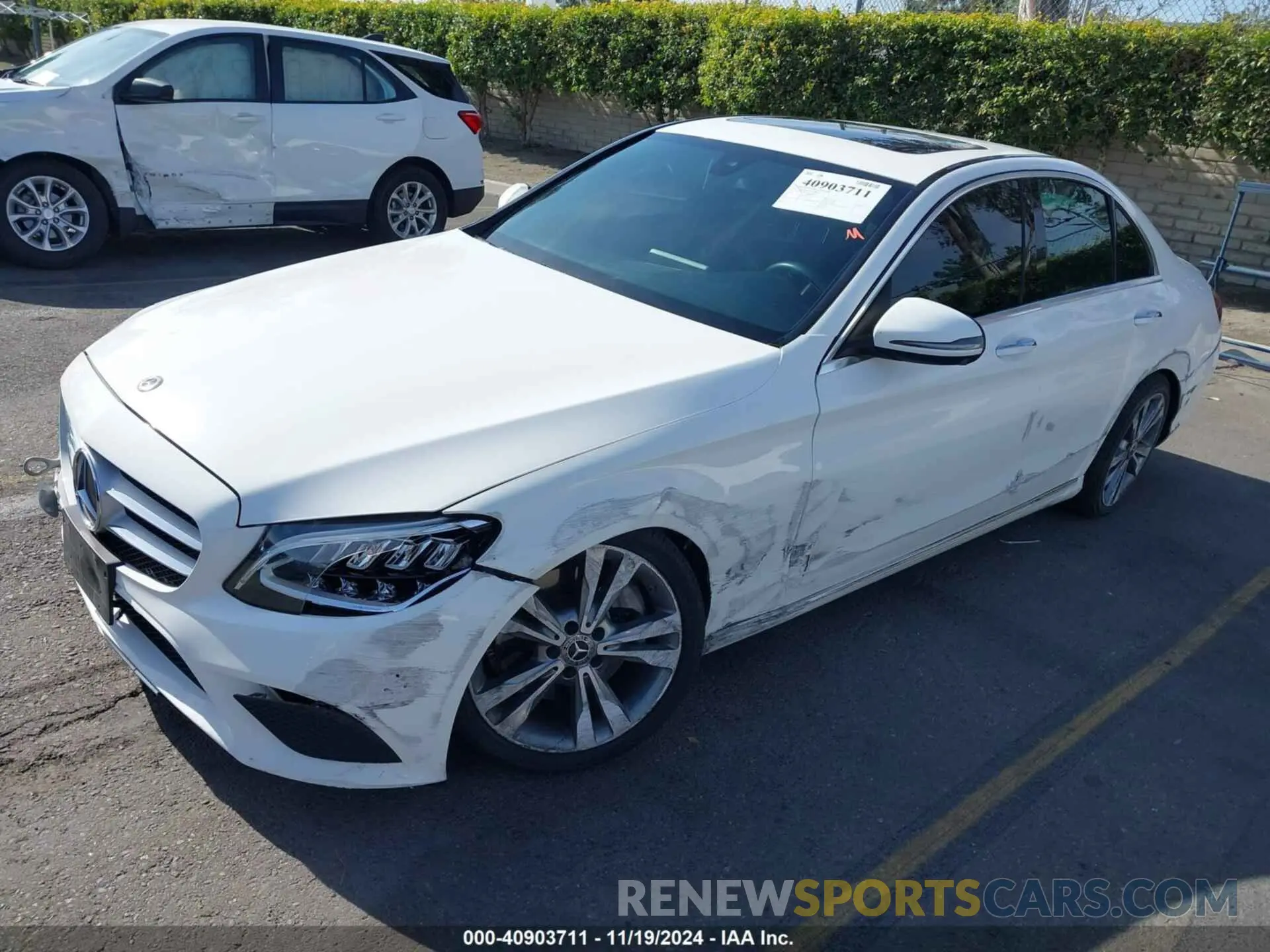 2 fotografías del automóvil dañado WDDWF8DB7KR482361 MERCEDES-BENZ C 300 2019