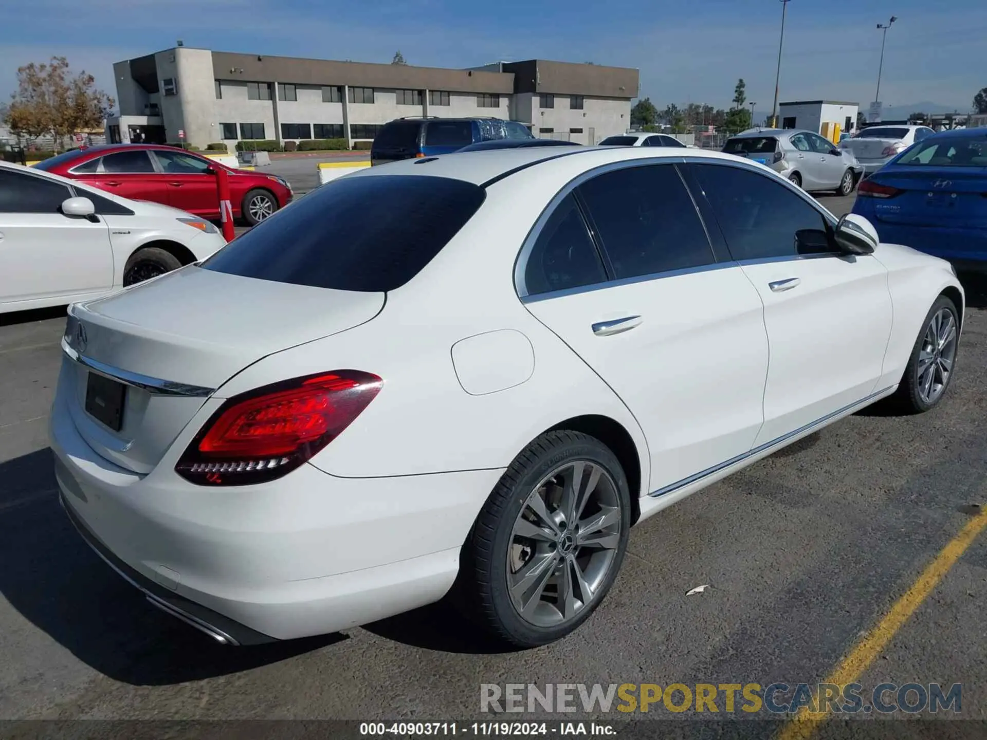 4 fotografías del automóvil dañado WDDWF8DB7KR482361 MERCEDES-BENZ C 300 2019
