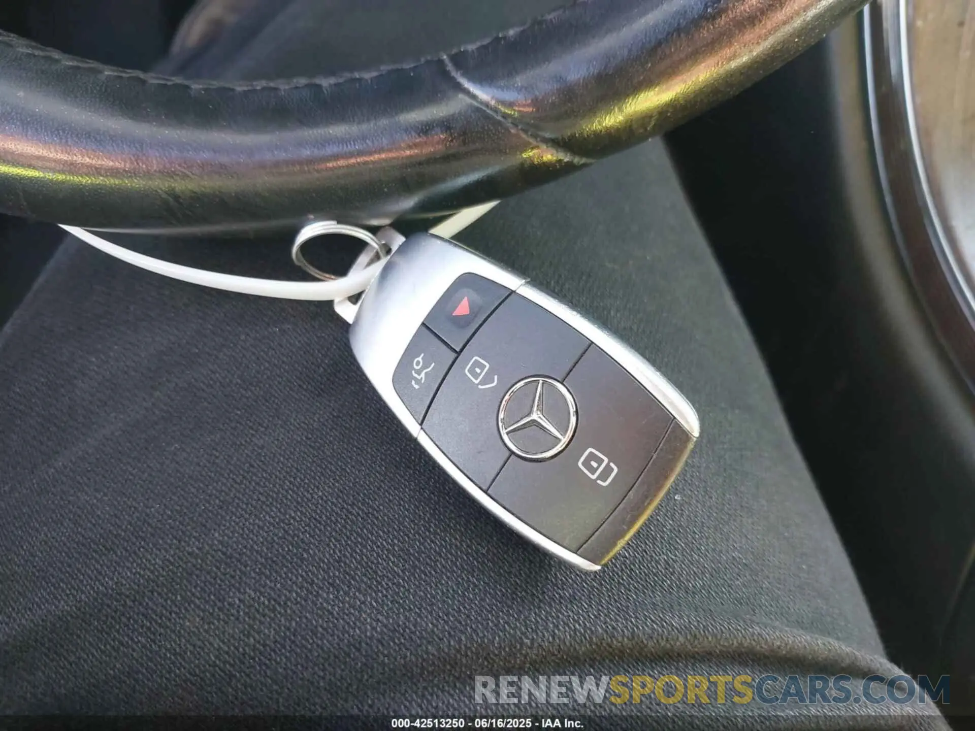 11 fotografías del automóvil dañado WDDWF8EB0KR501850 MERCEDES-BENZ C 300 2019