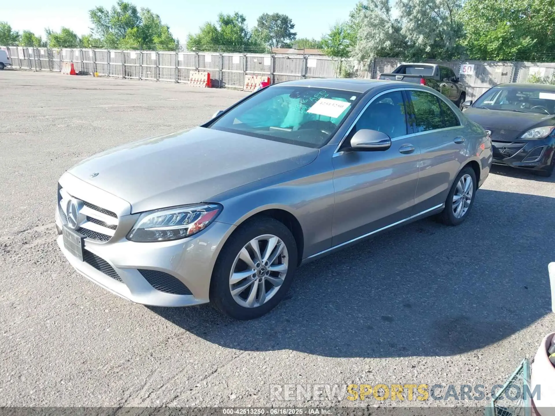 2 fotografías del automóvil dañado WDDWF8EB0KR501850 MERCEDES-BENZ C 300 2019
