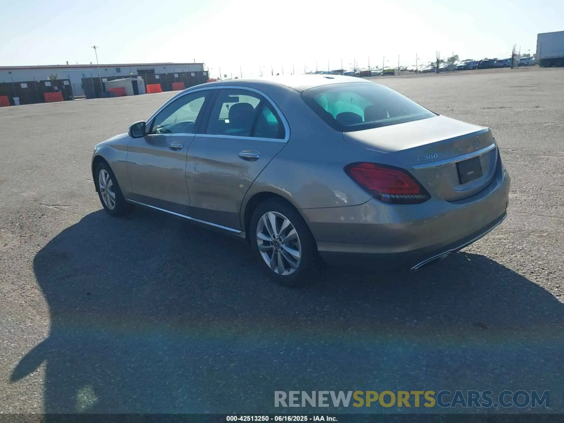 3 fotografías del automóvil dañado WDDWF8EB0KR501850 MERCEDES-BENZ C 300 2019