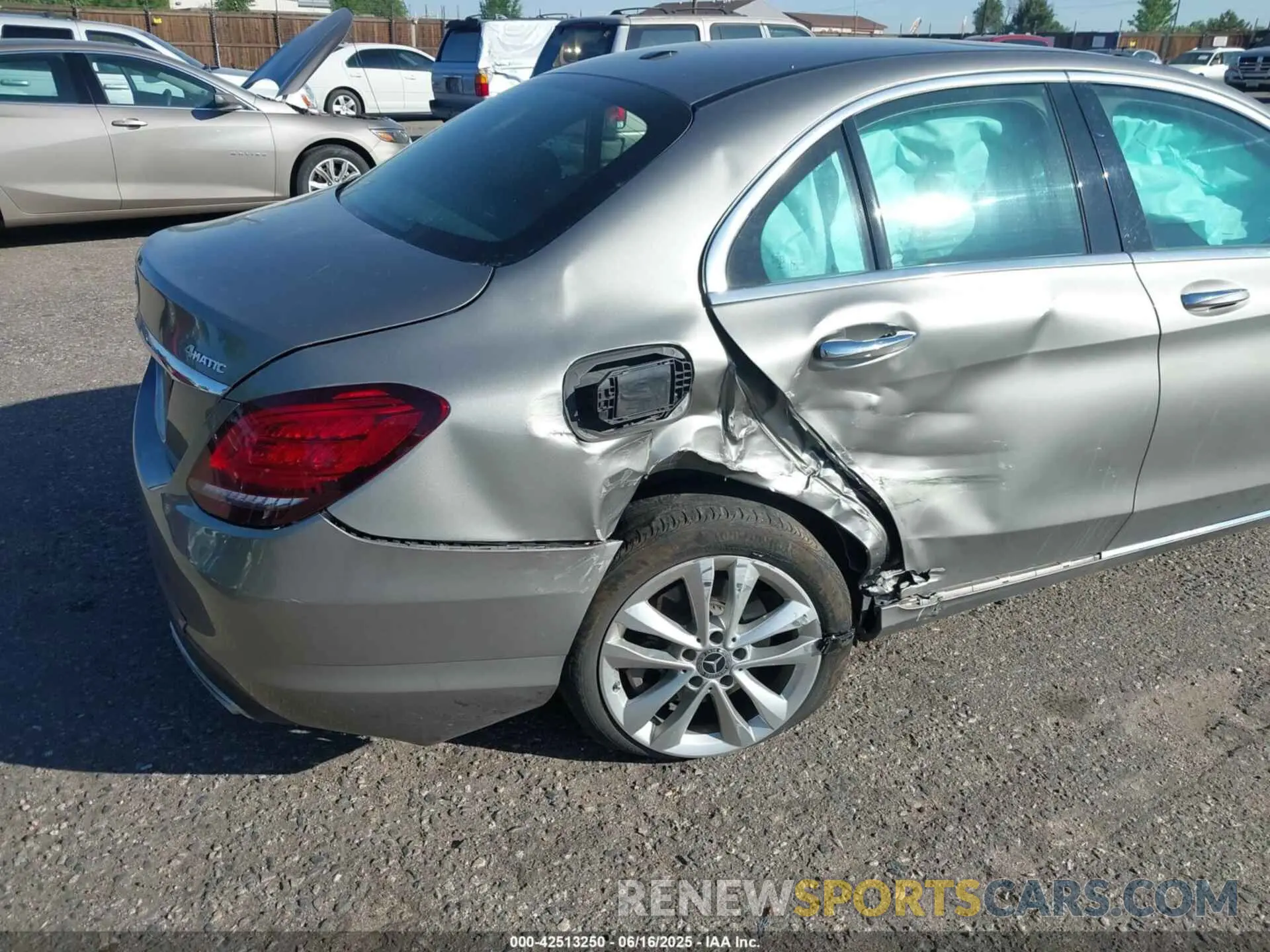 6 fotografías del automóvil dañado WDDWF8EB0KR501850 MERCEDES-BENZ C 300 2019