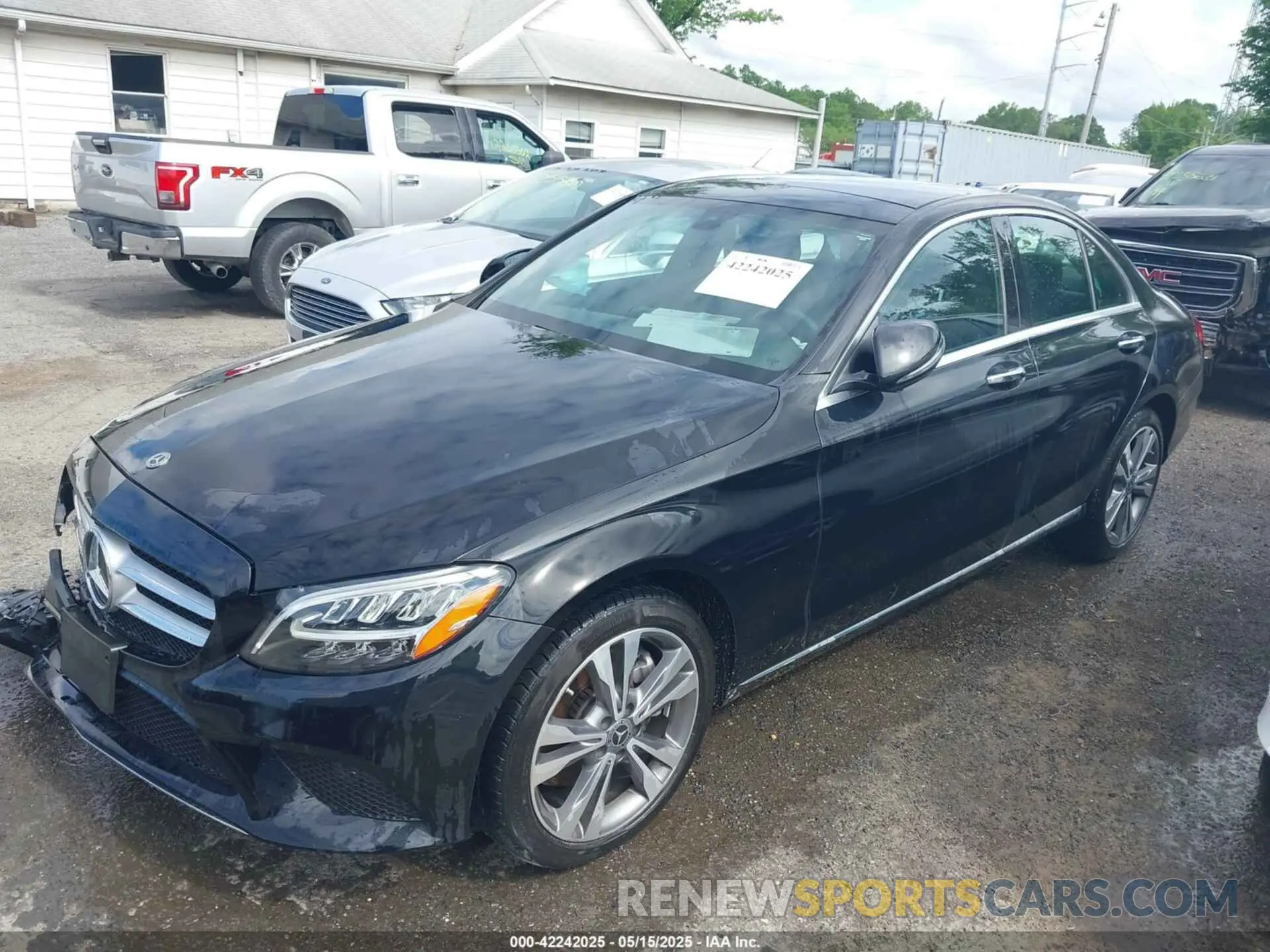 2 fotografías del automóvil dañado WDDWF8EB1KR459513 MERCEDES-BENZ C 300 2019