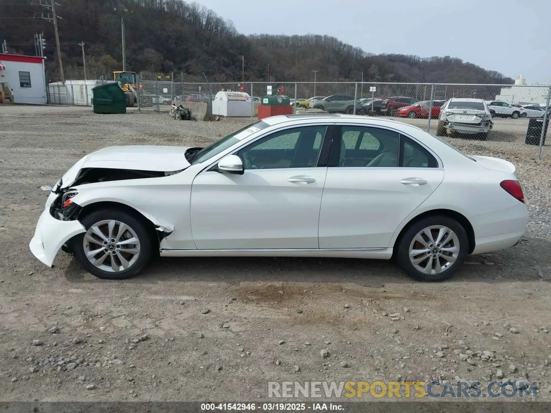 15 fotografías del automóvil dañado WDDWF8EB6KR458115 MERCEDES-BENZ C 300 2019