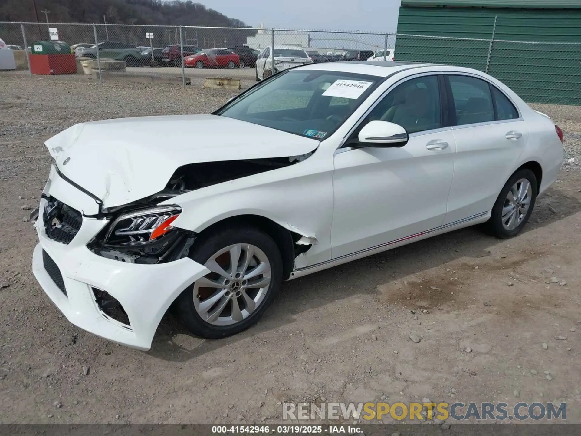 2 fotografías del automóvil dañado WDDWF8EB6KR458115 MERCEDES-BENZ C 300 2019