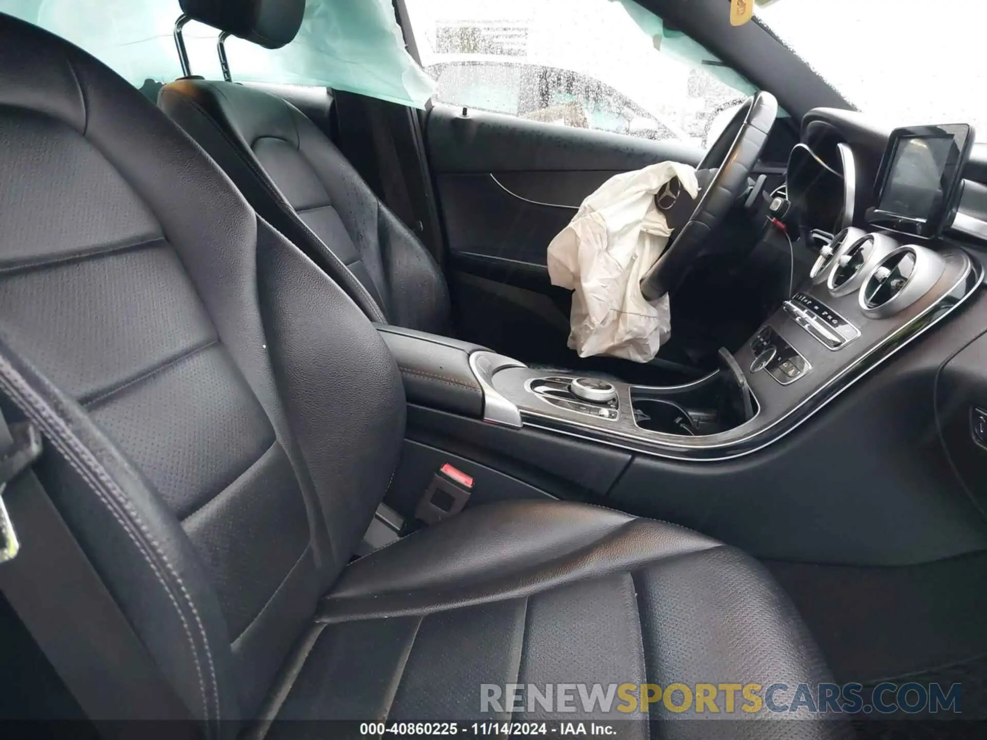 5 fotografías del automóvil dañado WDDWF8EB7KR484397 MERCEDES-BENZ C 300 2019