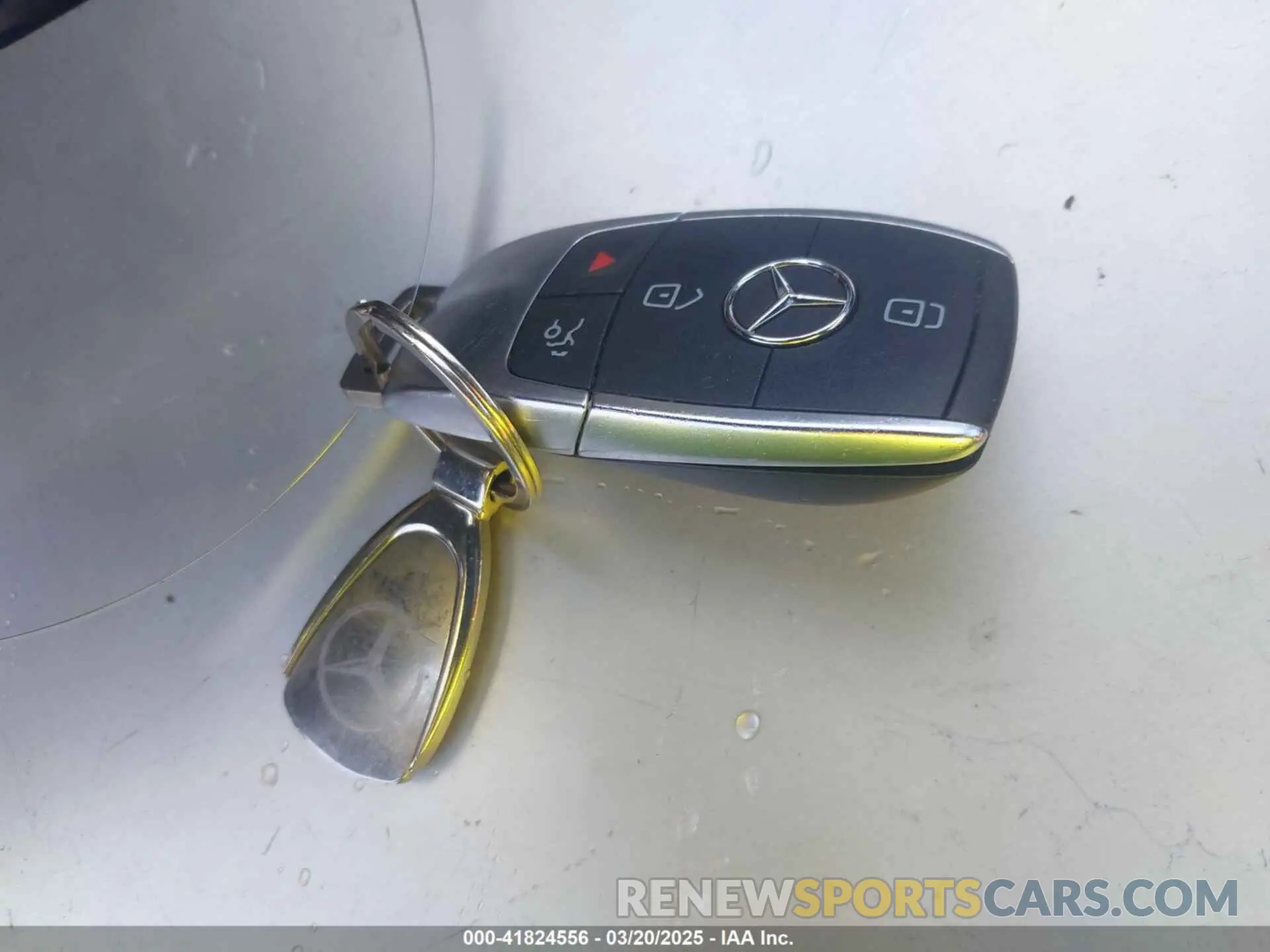 11 fotografías del automóvil dañado WDDWJ8DB1KF844216 MERCEDES-BENZ C 300 2019