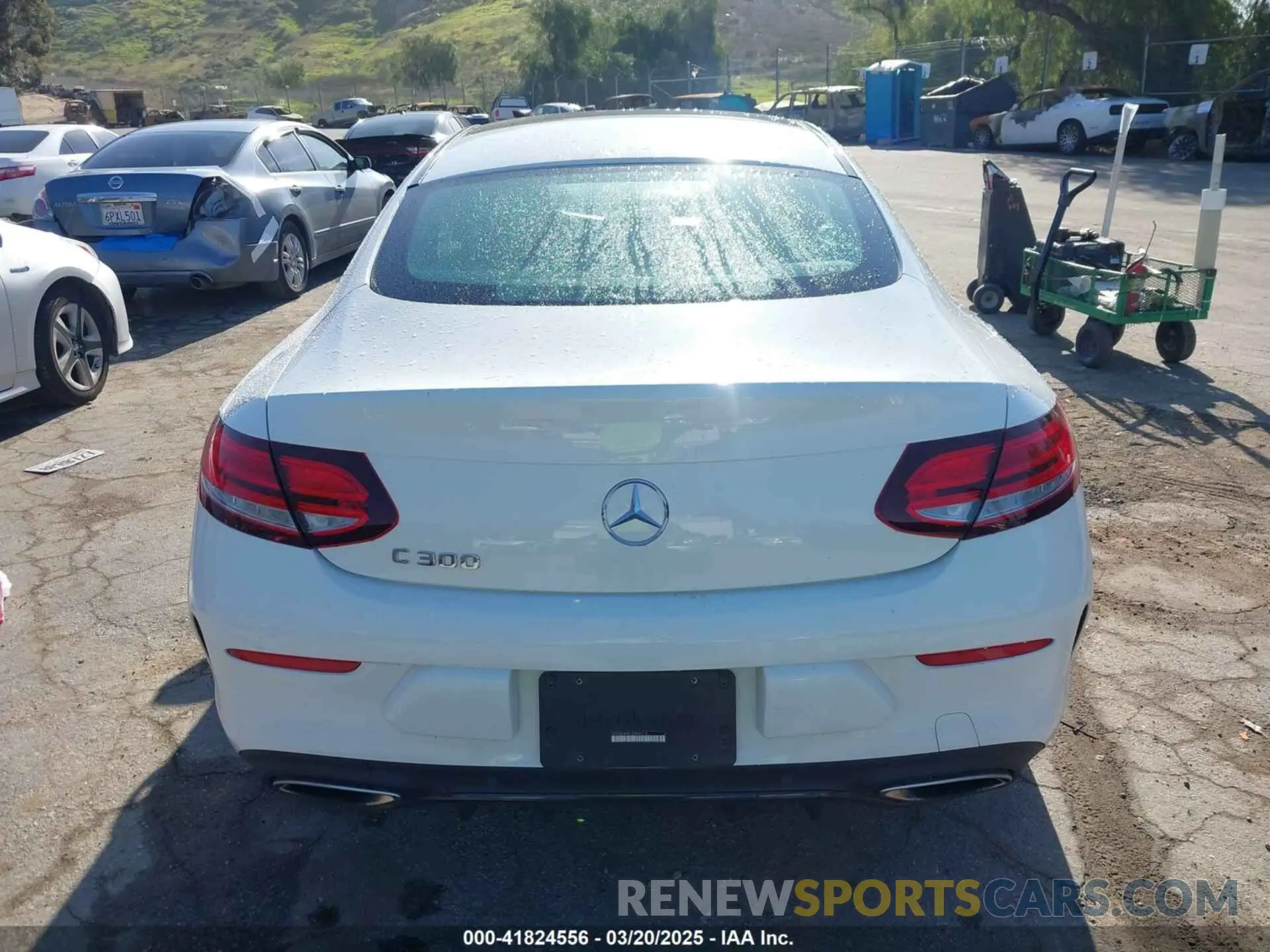 17 fotografías del automóvil dañado WDDWJ8DB1KF844216 MERCEDES-BENZ C 300 2019
