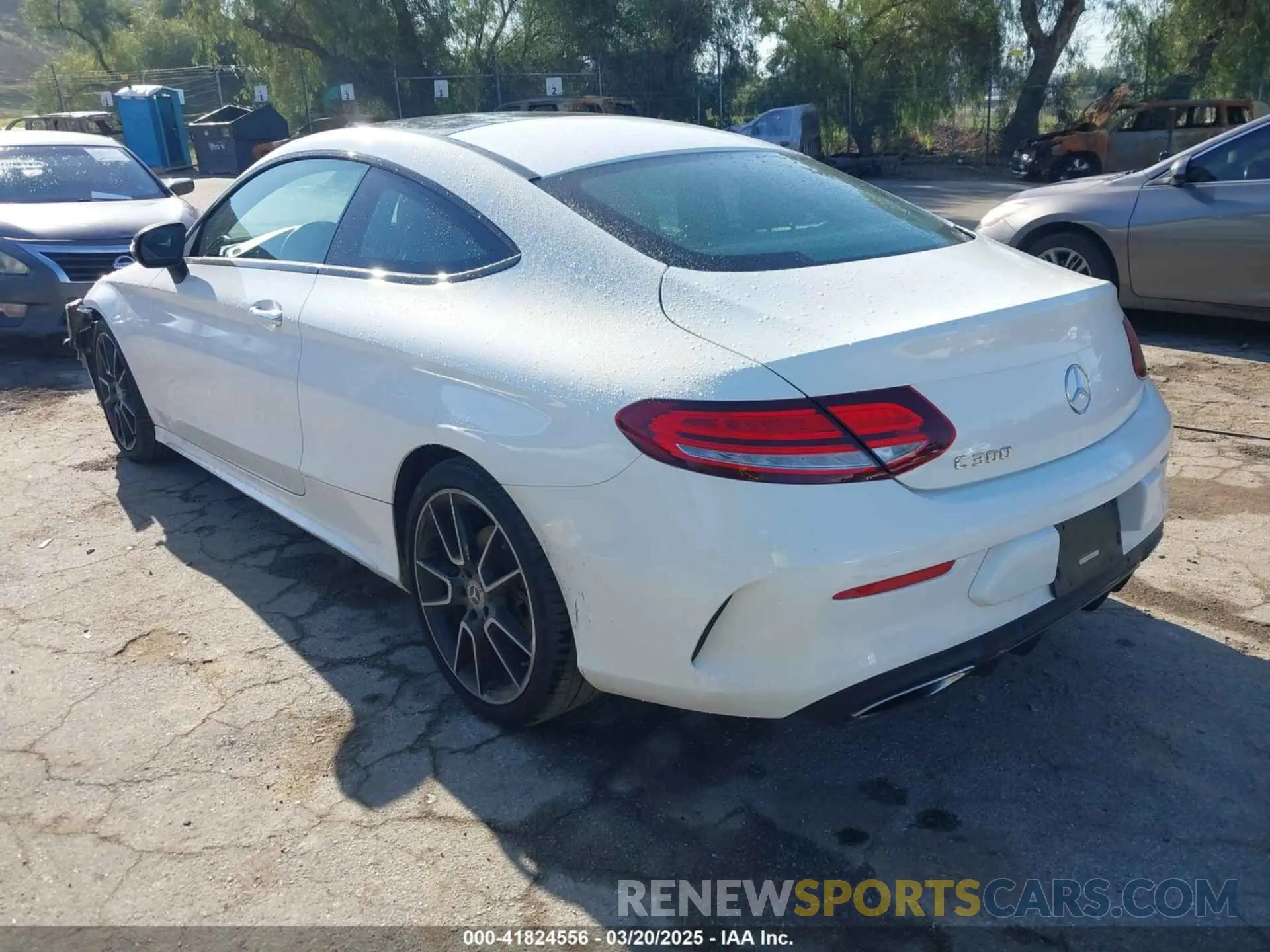 3 fotografías del automóvil dañado WDDWJ8DB1KF844216 MERCEDES-BENZ C 300 2019