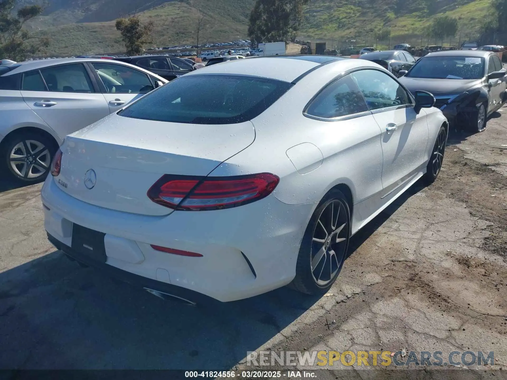 4 fotografías del automóvil dañado WDDWJ8DB1KF844216 MERCEDES-BENZ C 300 2019