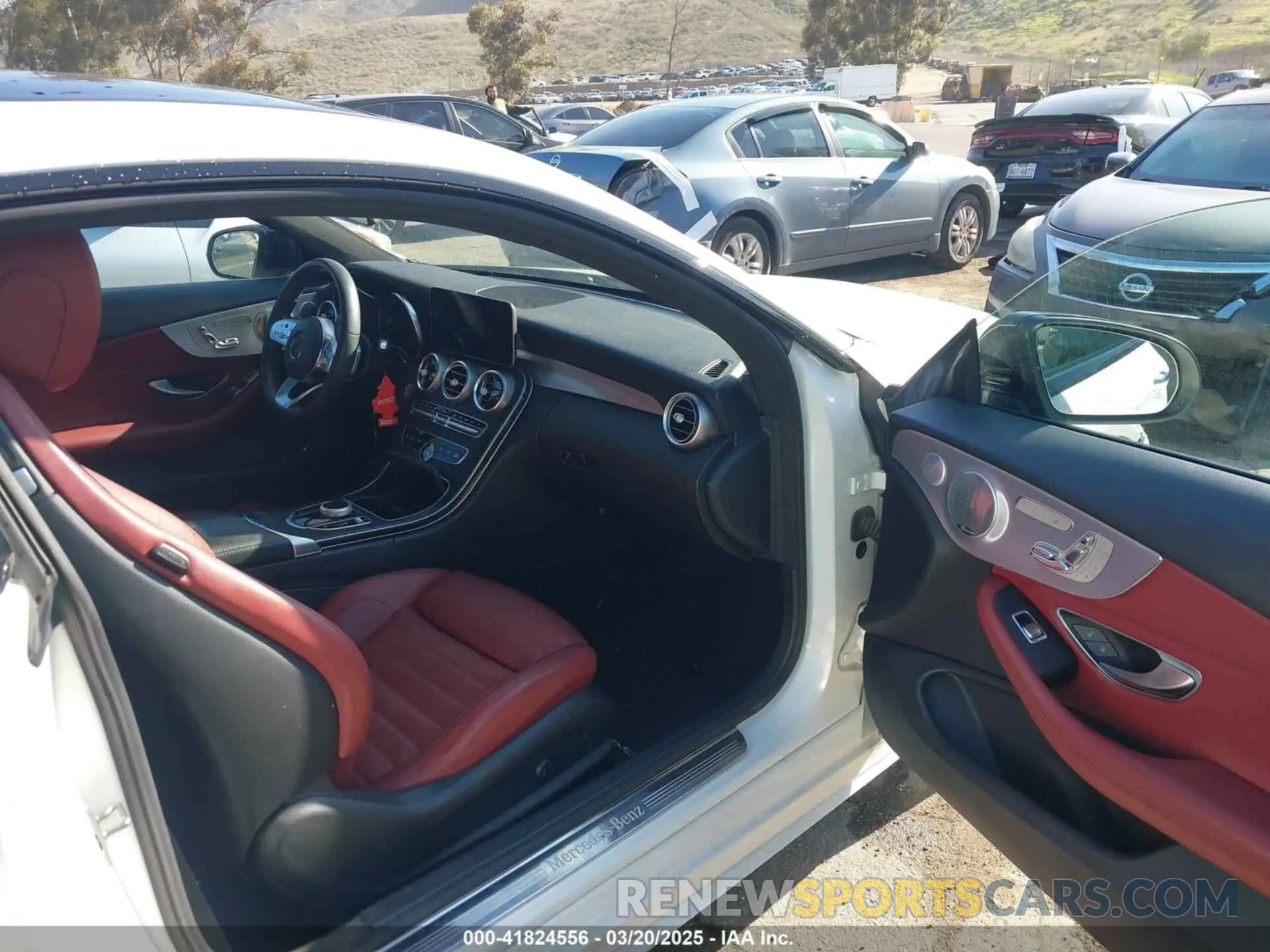 5 fotografías del automóvil dañado WDDWJ8DB1KF844216 MERCEDES-BENZ C 300 2019