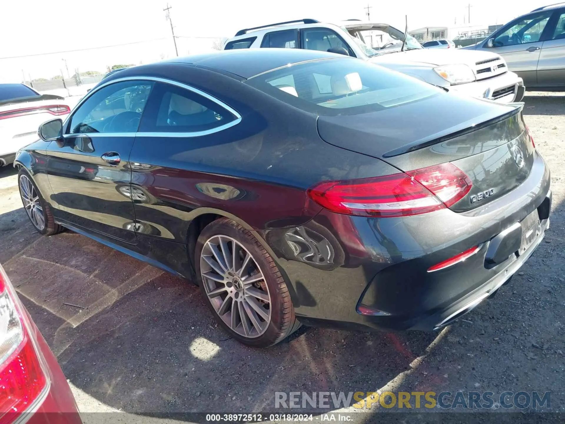 3 fotografías del automóvil dañado WDDWJ8DB4KF877436 MERCEDES-BENZ C 300 2019