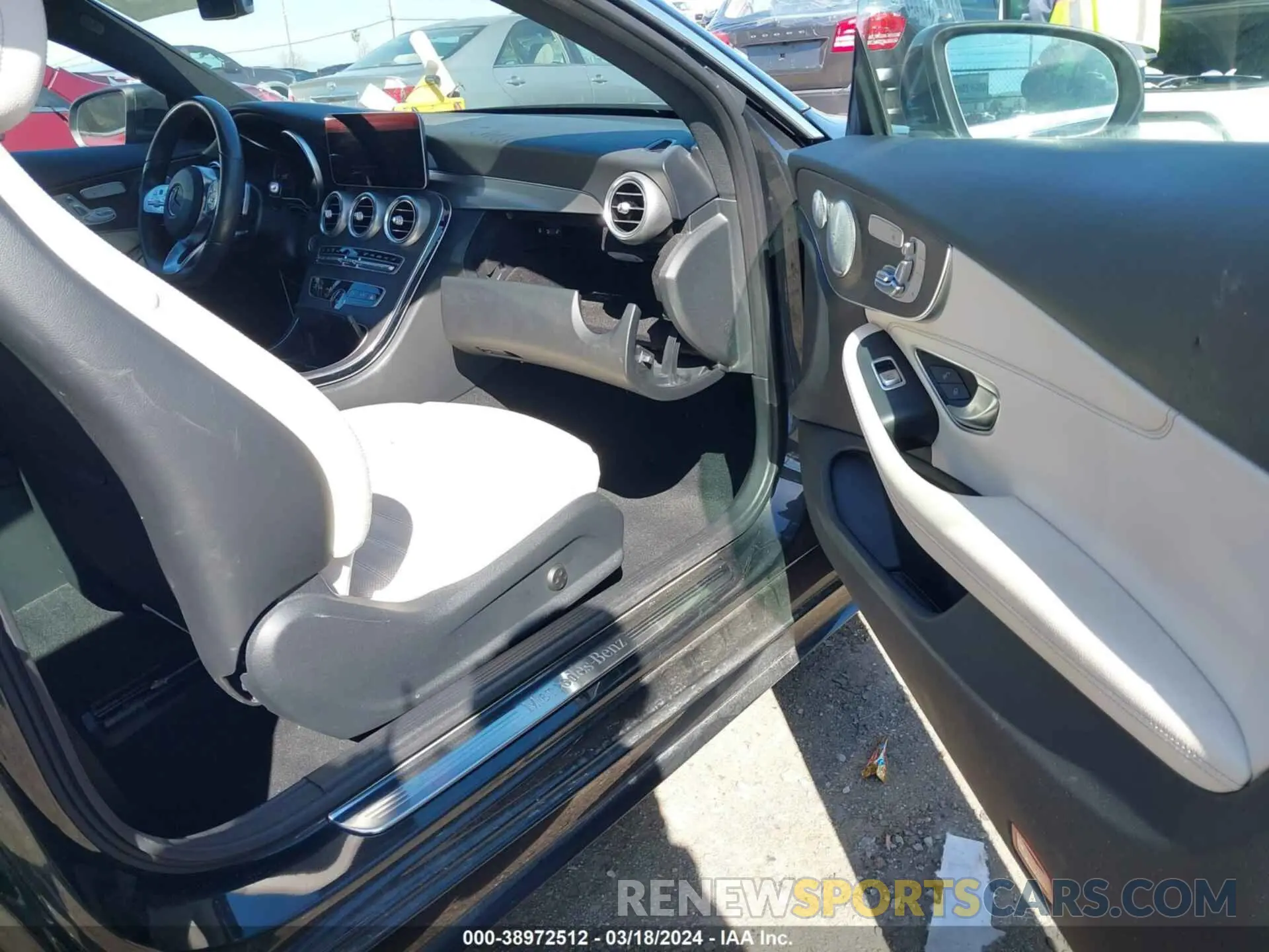 5 fotografías del automóvil dañado WDDWJ8DB4KF877436 MERCEDES-BENZ C 300 2019