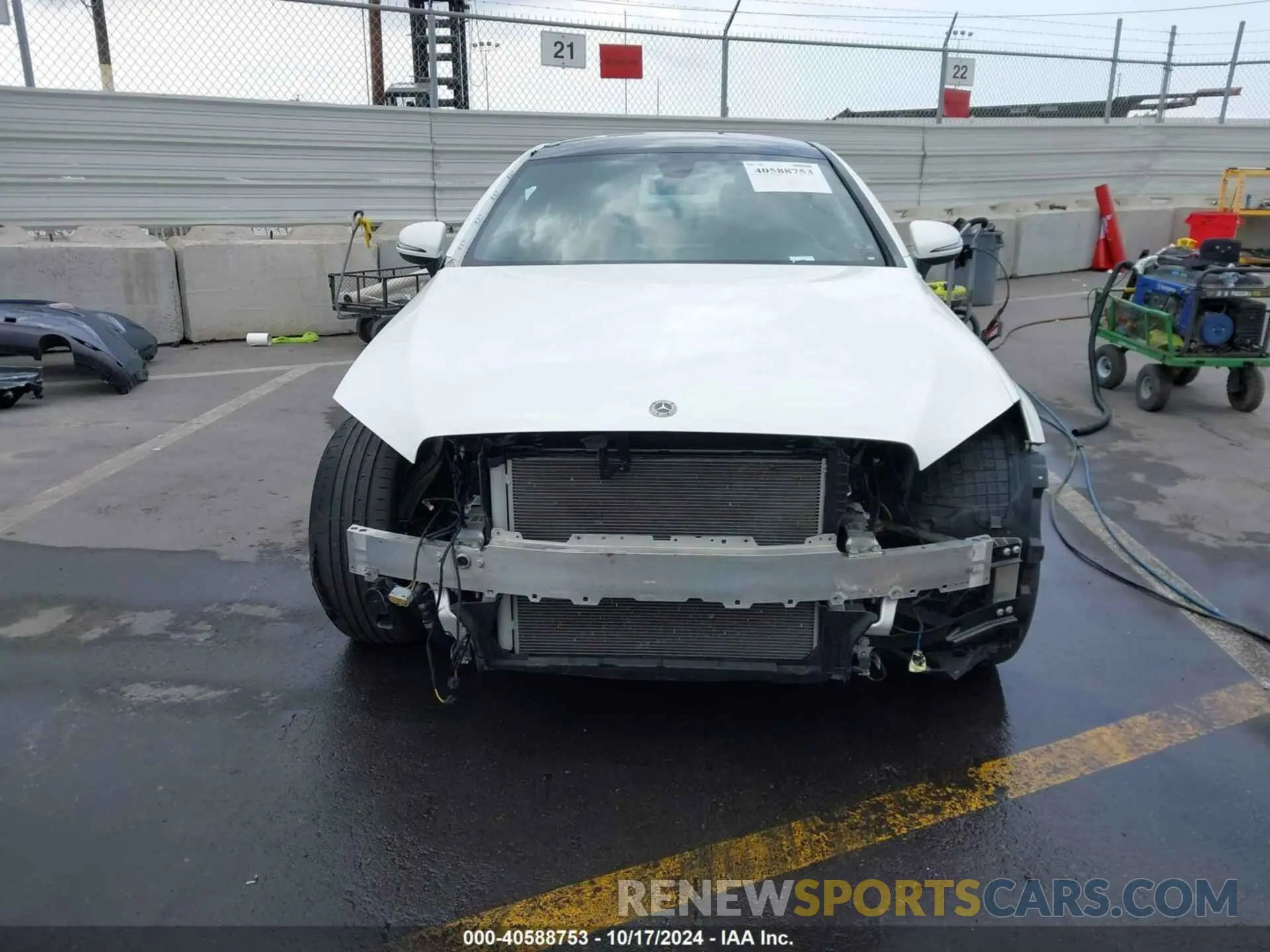 13 fotografías del automóvil dañado WDDWJ8DB6KF800406 MERCEDES-BENZ C 300 2019