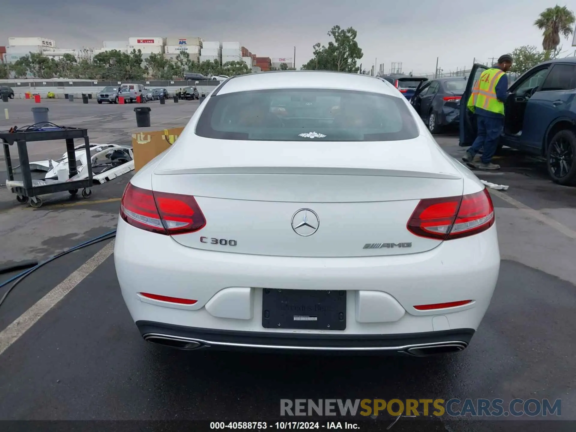 17 fotografías del automóvil dañado WDDWJ8DB6KF800406 MERCEDES-BENZ C 300 2019
