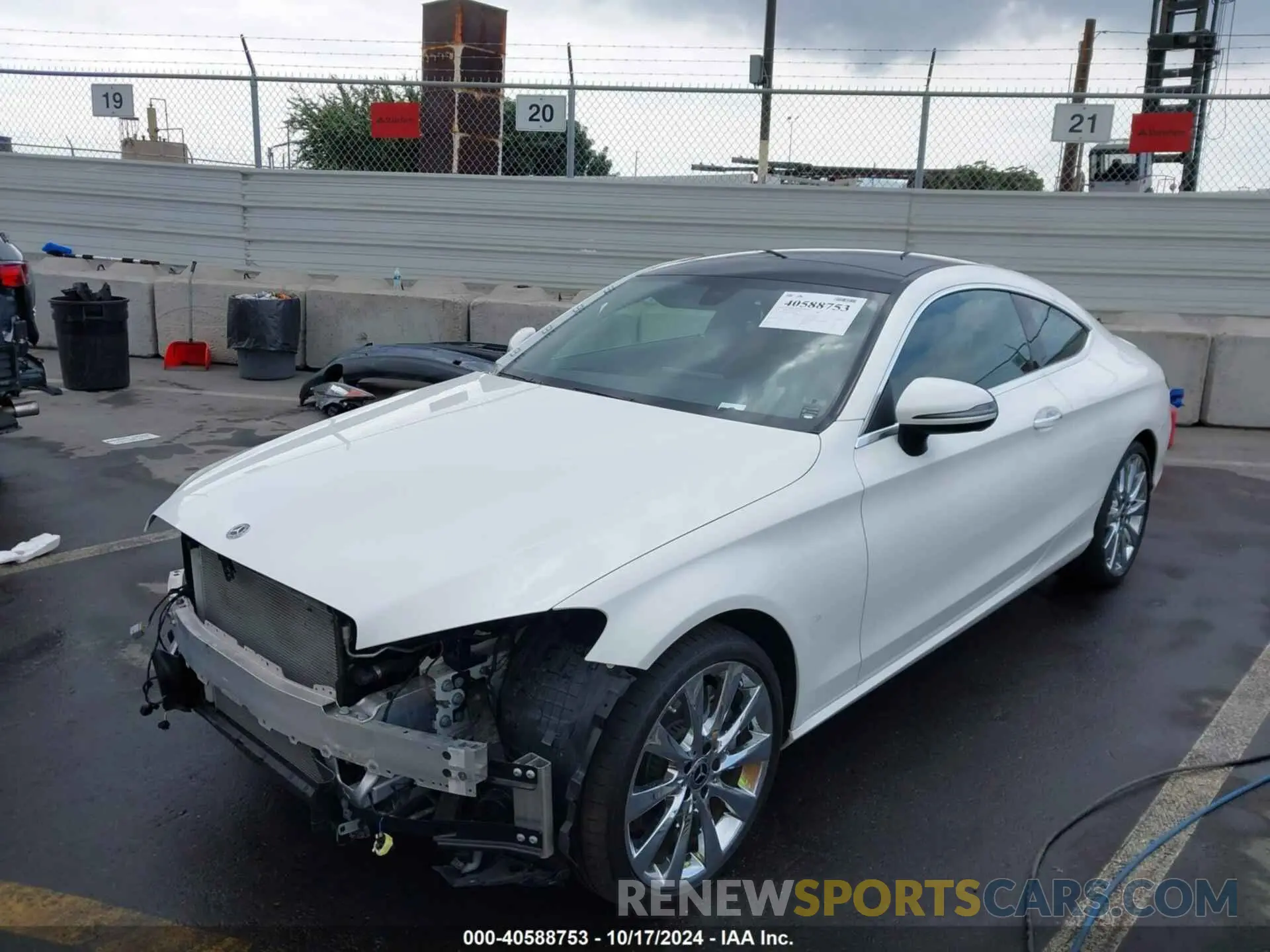 2 fotografías del automóvil dañado WDDWJ8DB6KF800406 MERCEDES-BENZ C 300 2019