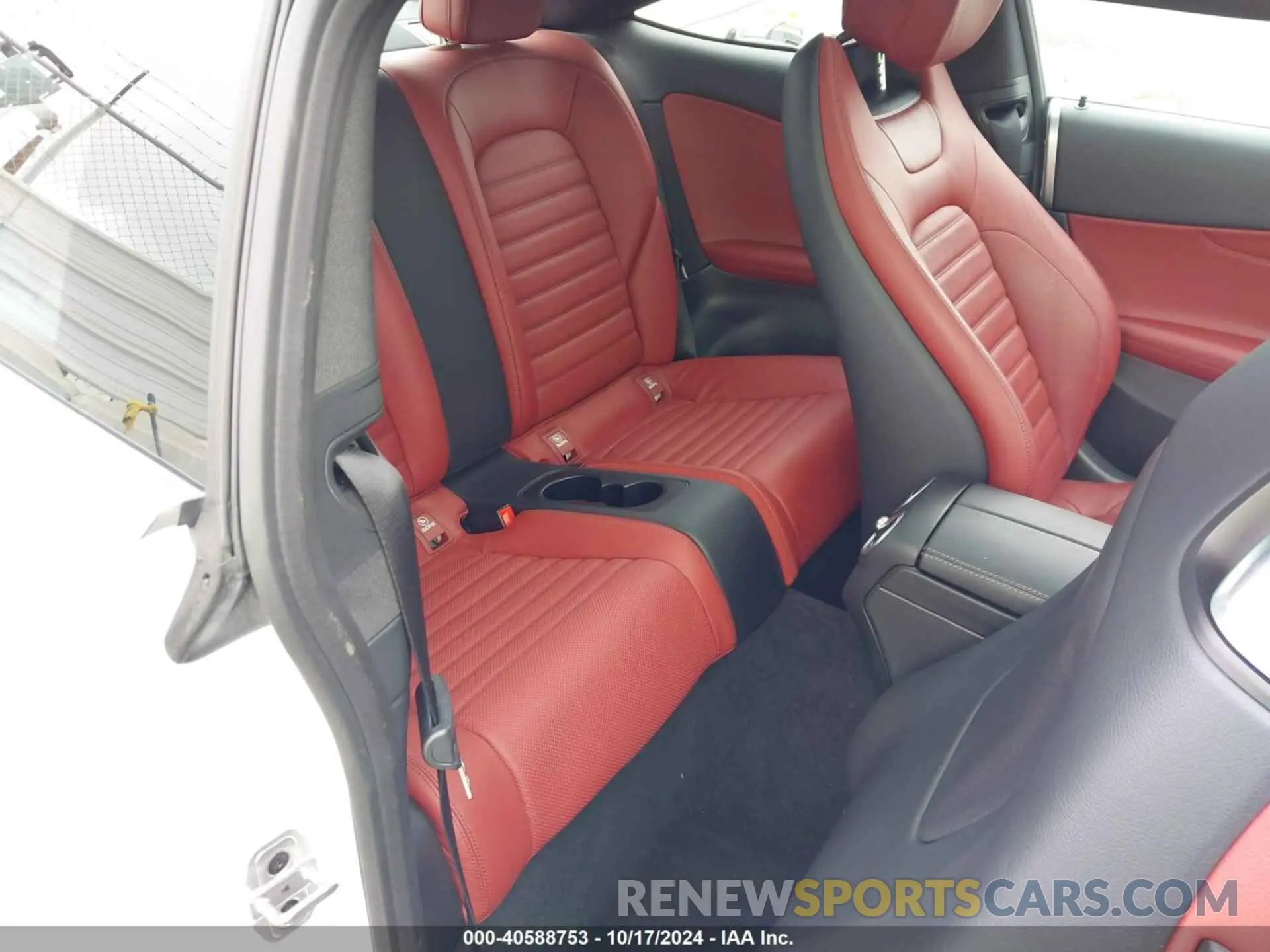 8 fotografías del automóvil dañado WDDWJ8DB6KF800406 MERCEDES-BENZ C 300 2019
