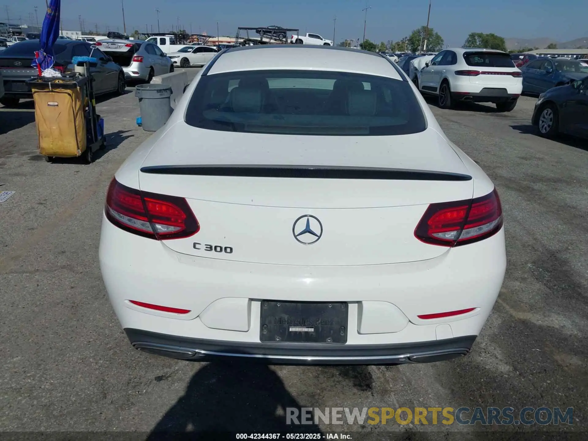 16 fotografías del automóvil dañado WDDWJ8DB9KF800304 MERCEDES-BENZ C 300 2019