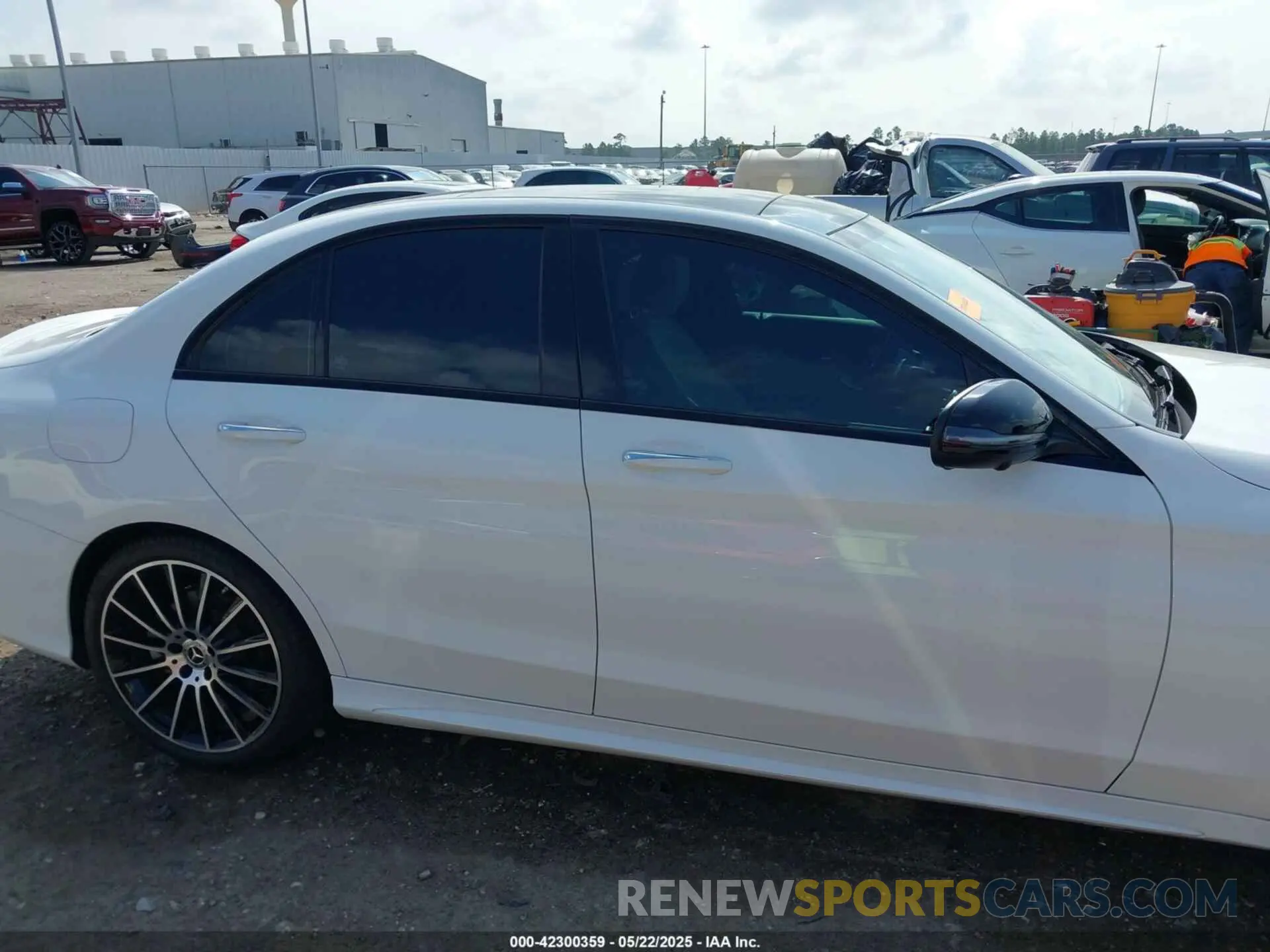 14 fotografías del automóvil dañado 55SWF8DB0LU325495 MERCEDES-BENZ C 300 2020