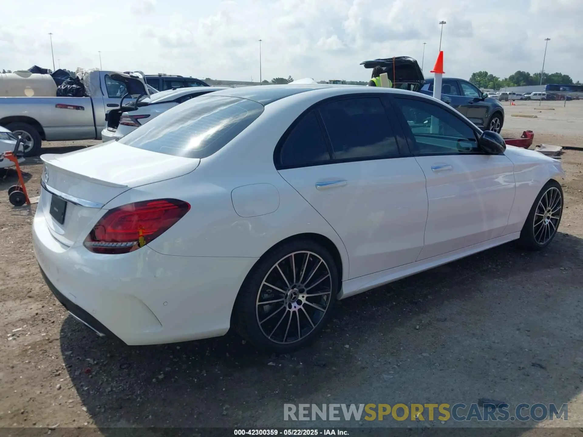 4 fotografías del automóvil dañado 55SWF8DB0LU325495 MERCEDES-BENZ C 300 2020