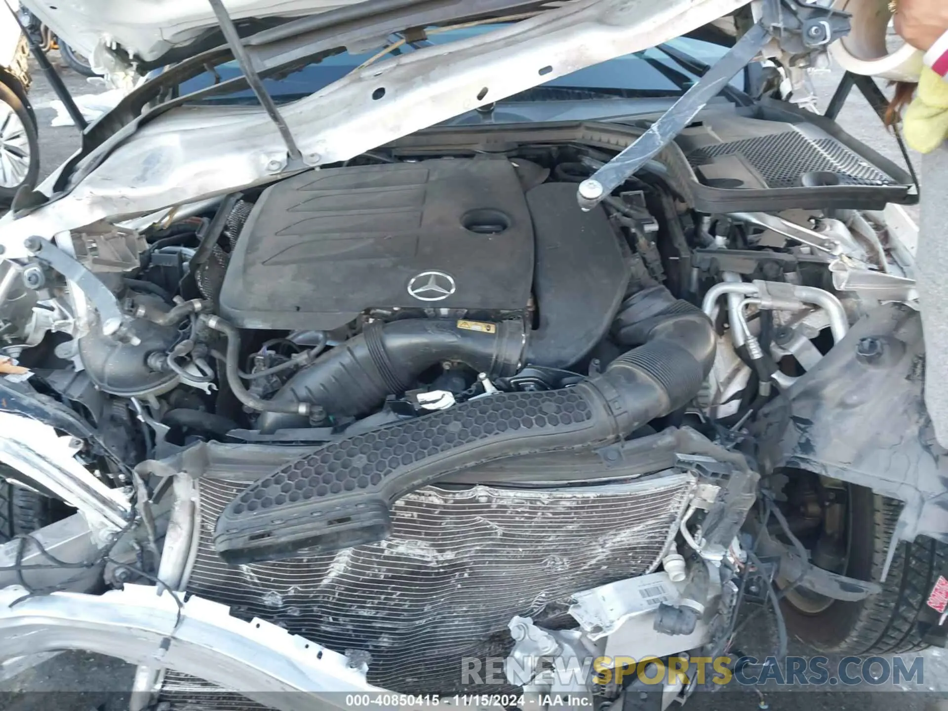 10 fotografías del automóvil dañado W1KWF8DB0LR572467 MERCEDES-BENZ C 300 2020
