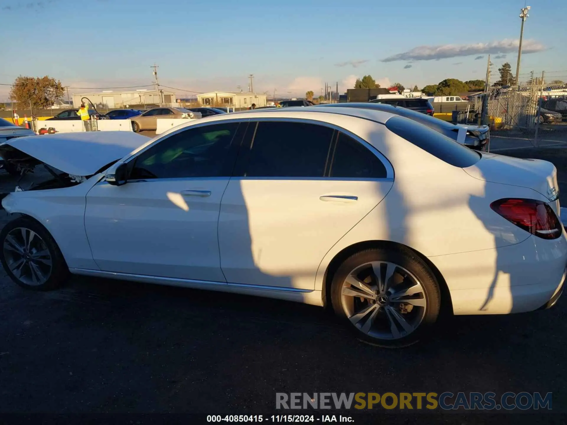 15 fotografías del automóvil dañado W1KWF8DB0LR572467 MERCEDES-BENZ C 300 2020