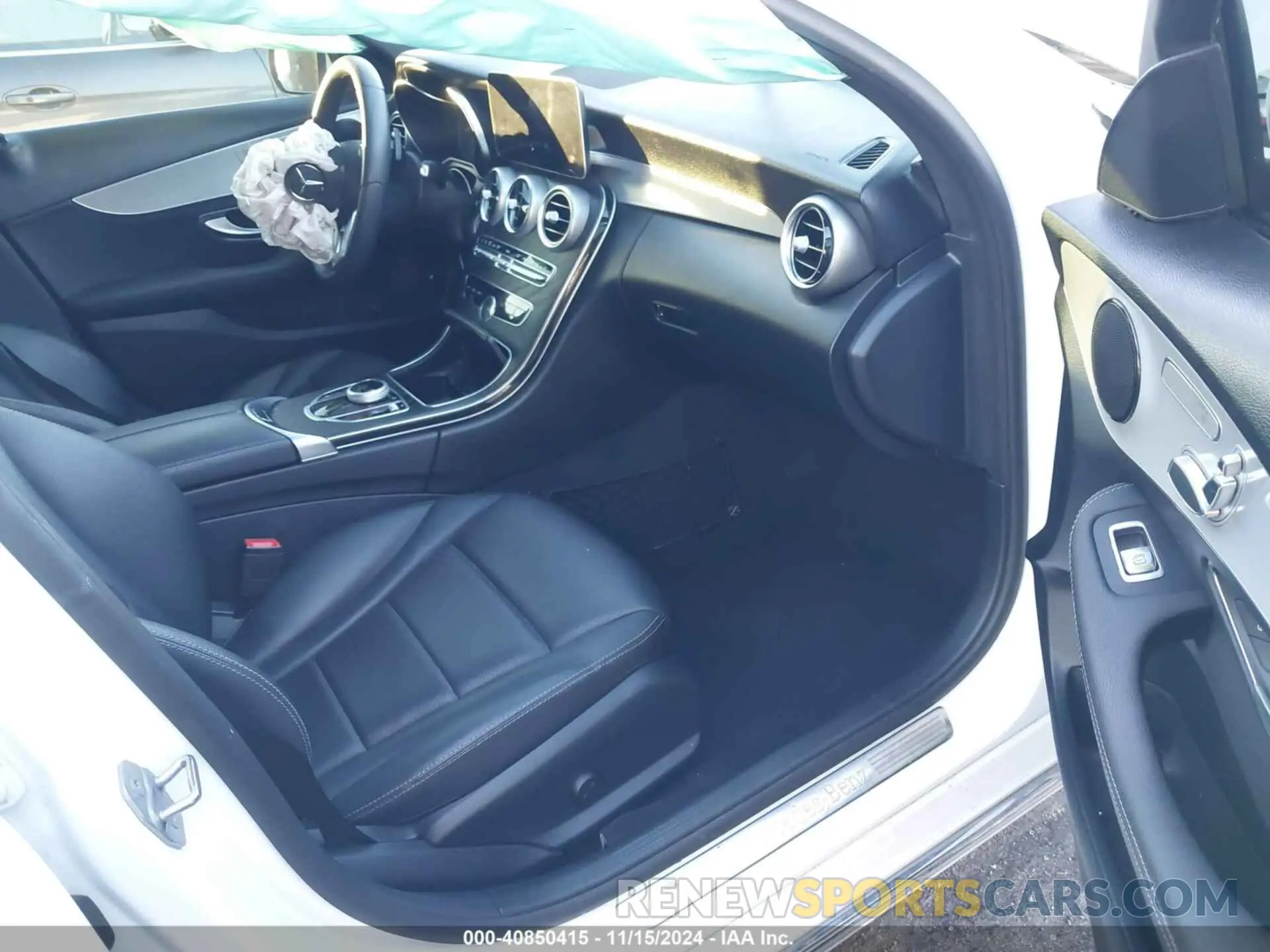 5 fotografías del automóvil dañado W1KWF8DB0LR572467 MERCEDES-BENZ C 300 2020