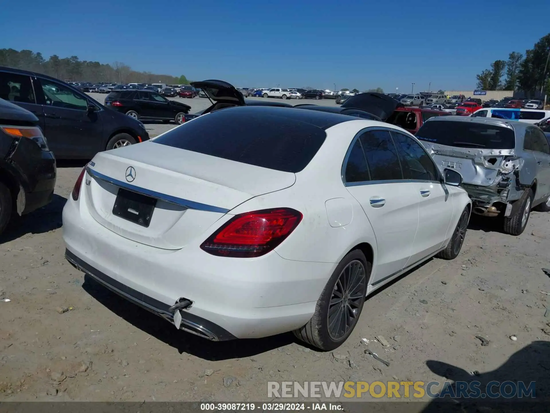 4 fotografías del automóvil dañado W1KWF8DB5LR588793 MERCEDES-BENZ C 300 2020