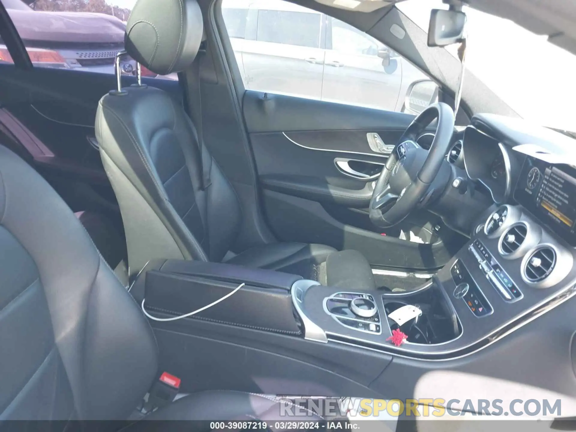 5 fotografías del automóvil dañado W1KWF8DB5LR588793 MERCEDES-BENZ C 300 2020