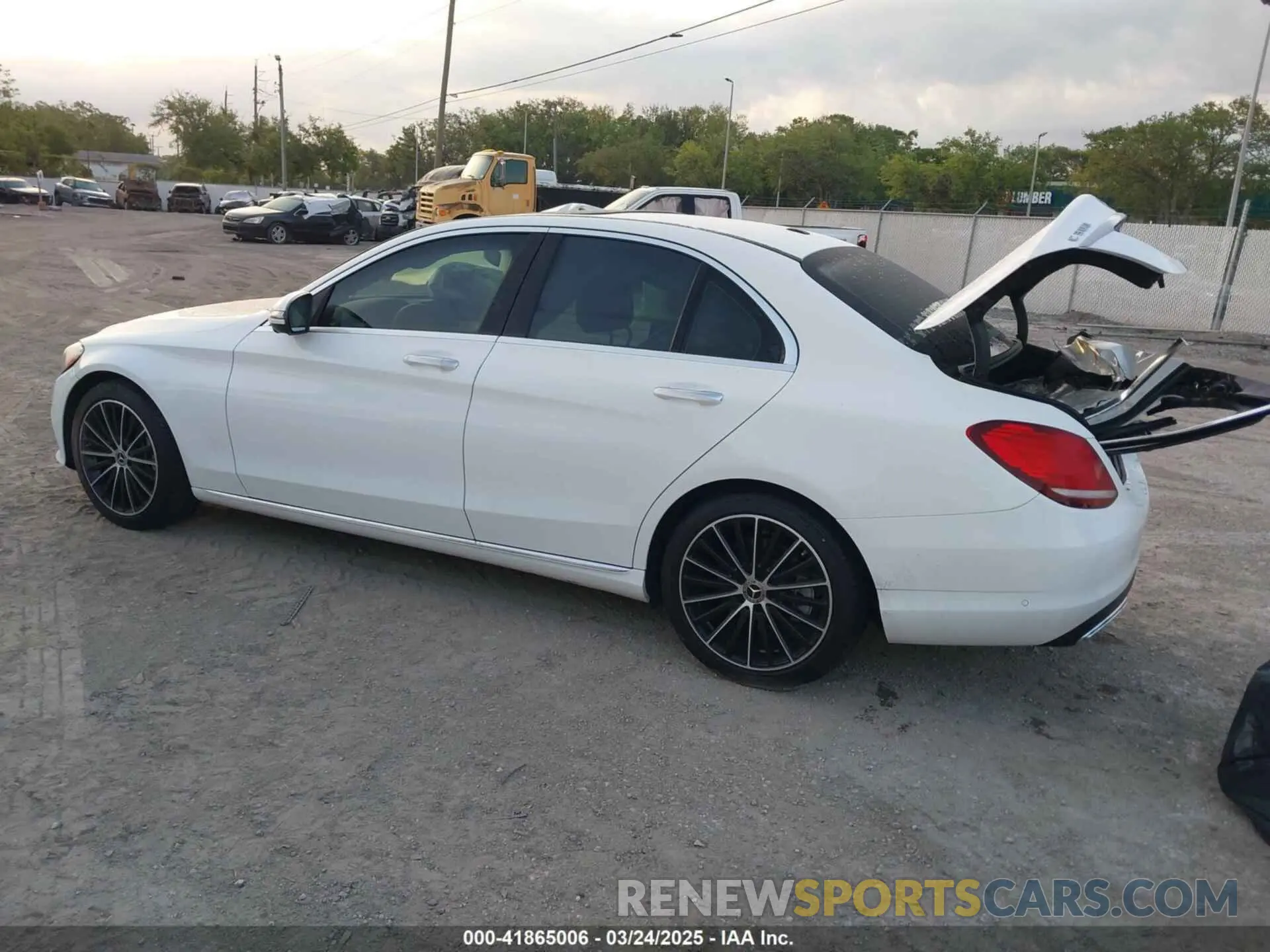 3 fotografías del automóvil dañado W1KWF8DB6LR574594 MERCEDES-BENZ C 300 2020
