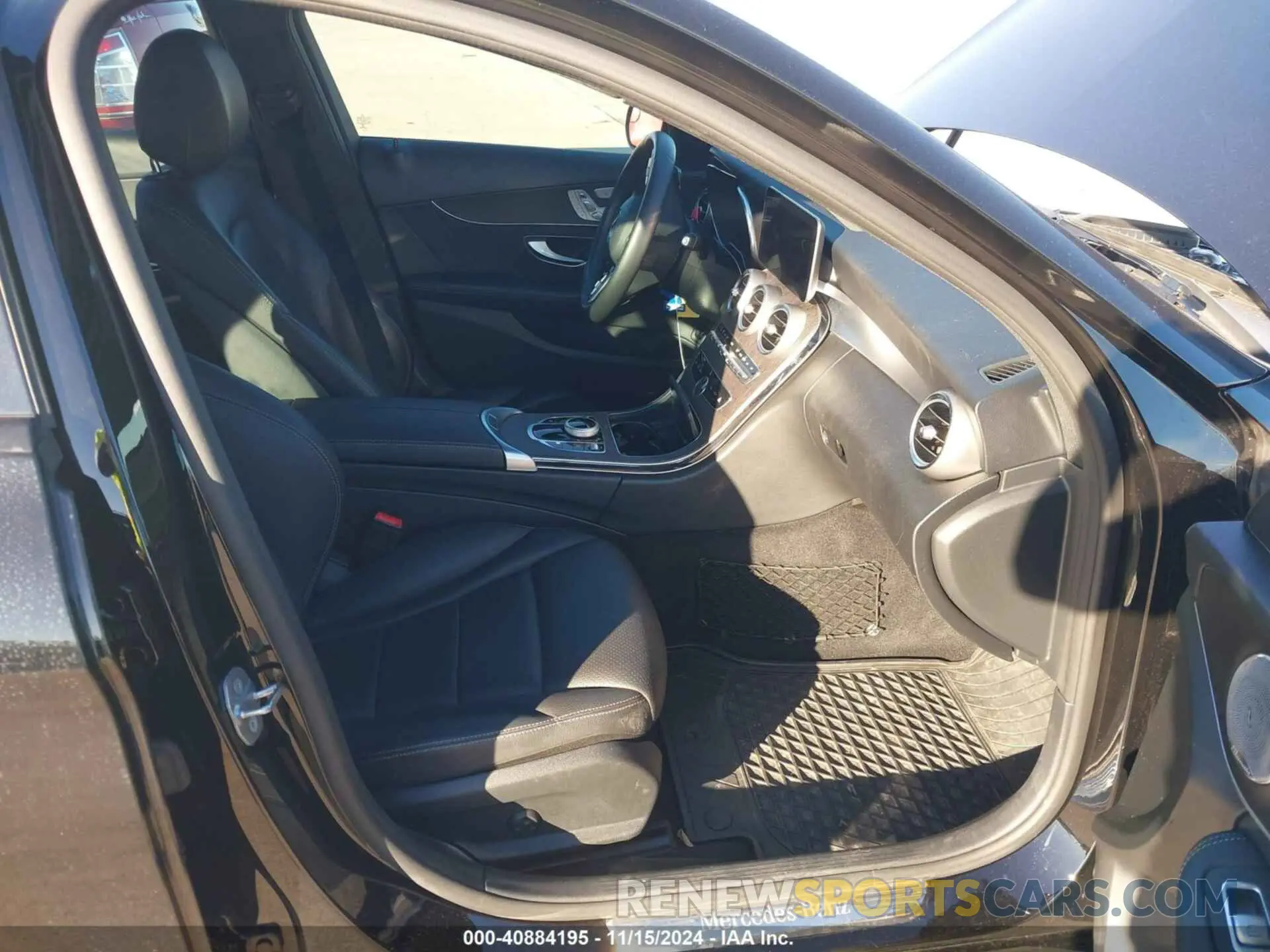 5 fotografías del automóvil dañado W1KWF8EB3LR593778 MERCEDES-BENZ C 300 2020
