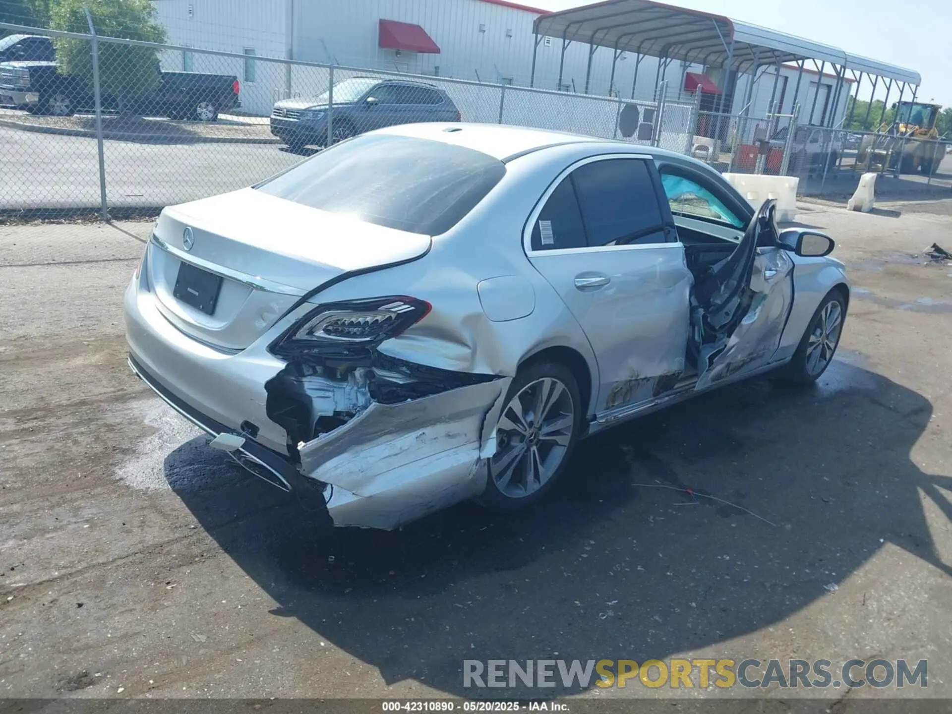 4 fotografías del automóvil dañado WDDWF8DB0LR553935 MERCEDES-BENZ C 300 2020