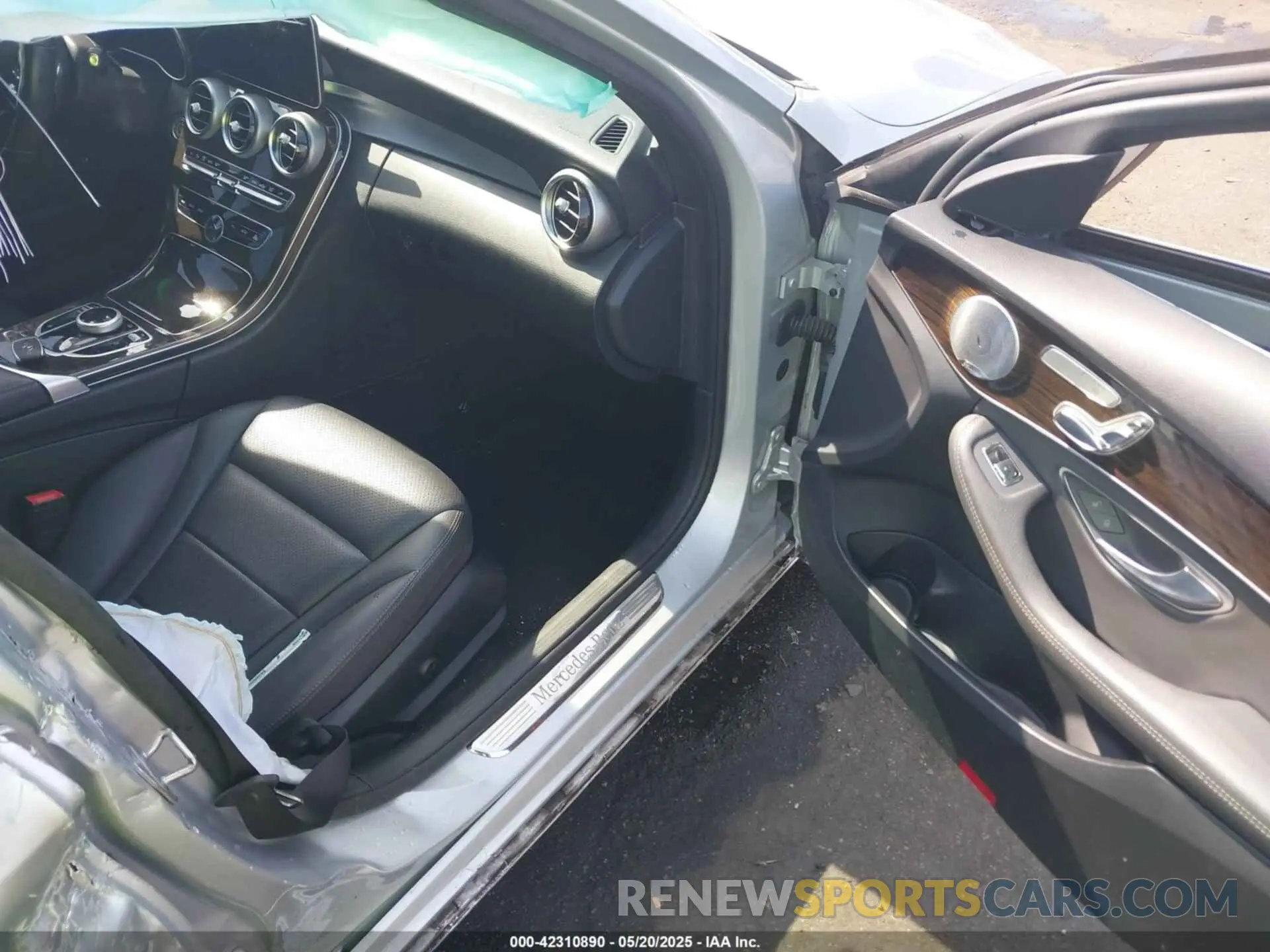 5 fotografías del automóvil dañado WDDWF8DB0LR553935 MERCEDES-BENZ C 300 2020