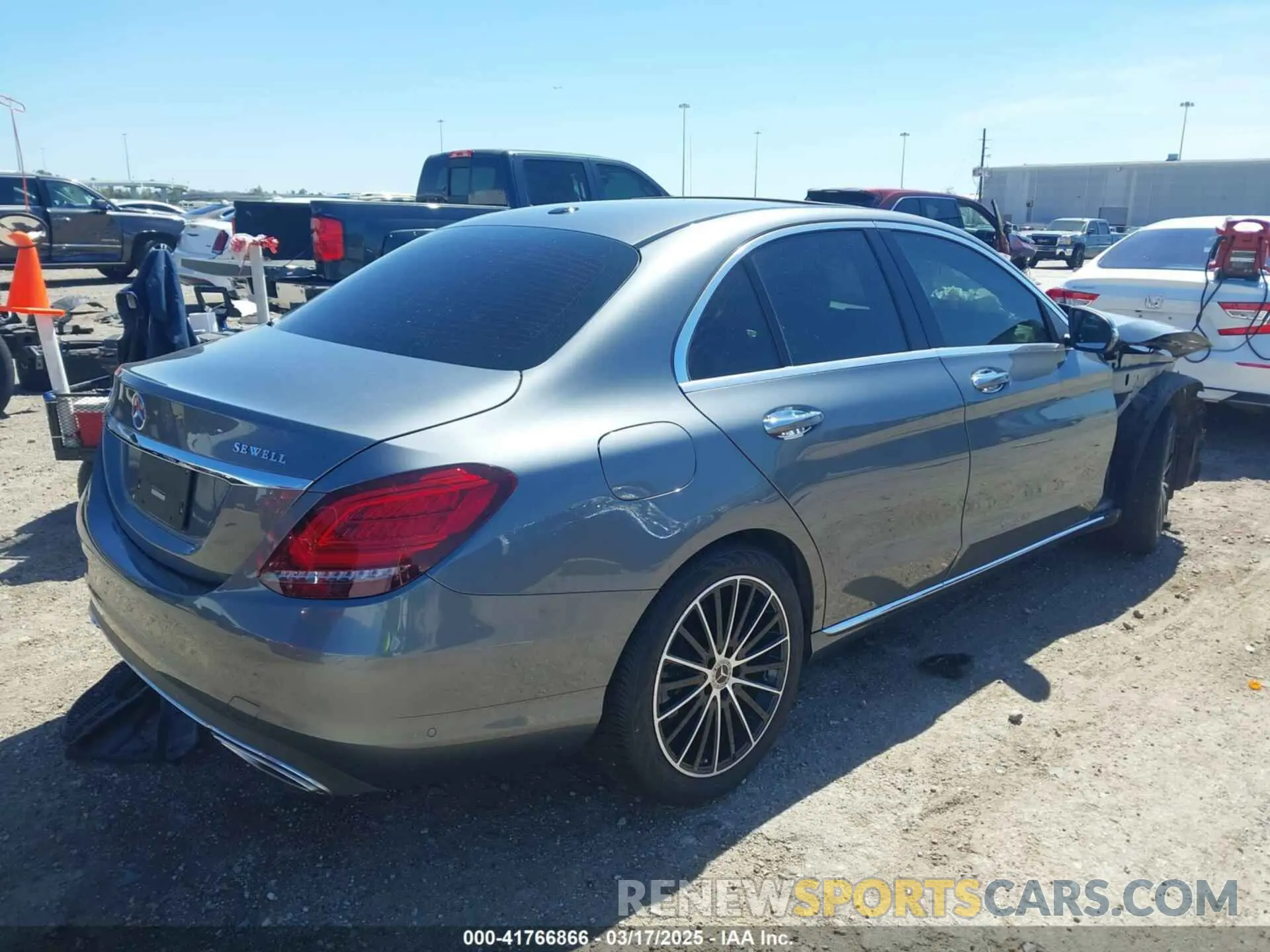 4 fotografías del automóvil dañado WDDWF8DB4LR528911 MERCEDES-BENZ C 300 2020