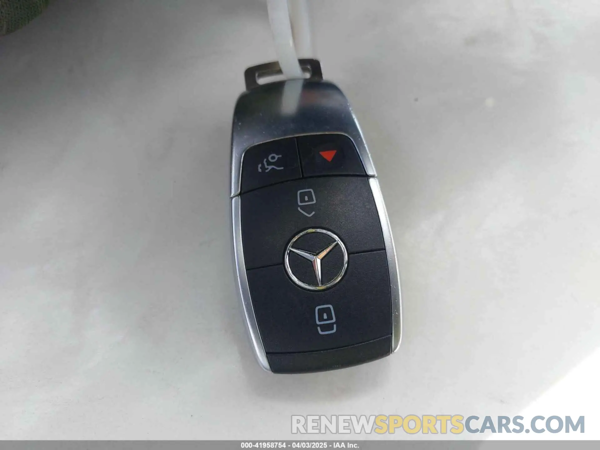 11 fotografías del automóvil dañado WDDWF8DB6LR527033 MERCEDES-BENZ C 300 2020