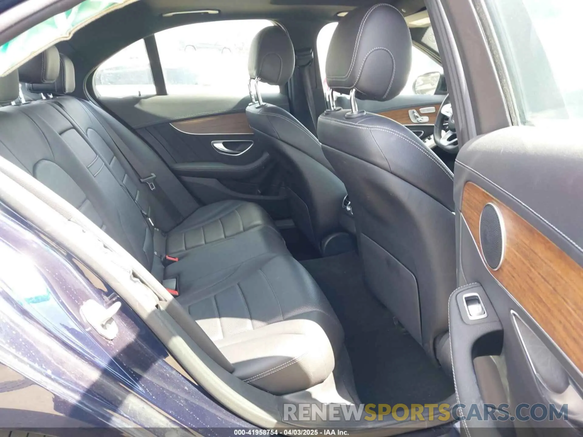 8 fotografías del automóvil dañado WDDWF8DB6LR527033 MERCEDES-BENZ C 300 2020