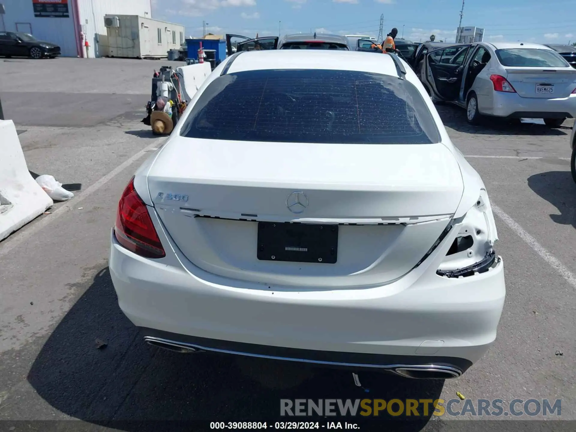 17 fotografías del automóvil dañado WDDWF8DB6LR534614 MERCEDES-BENZ C 300 2020