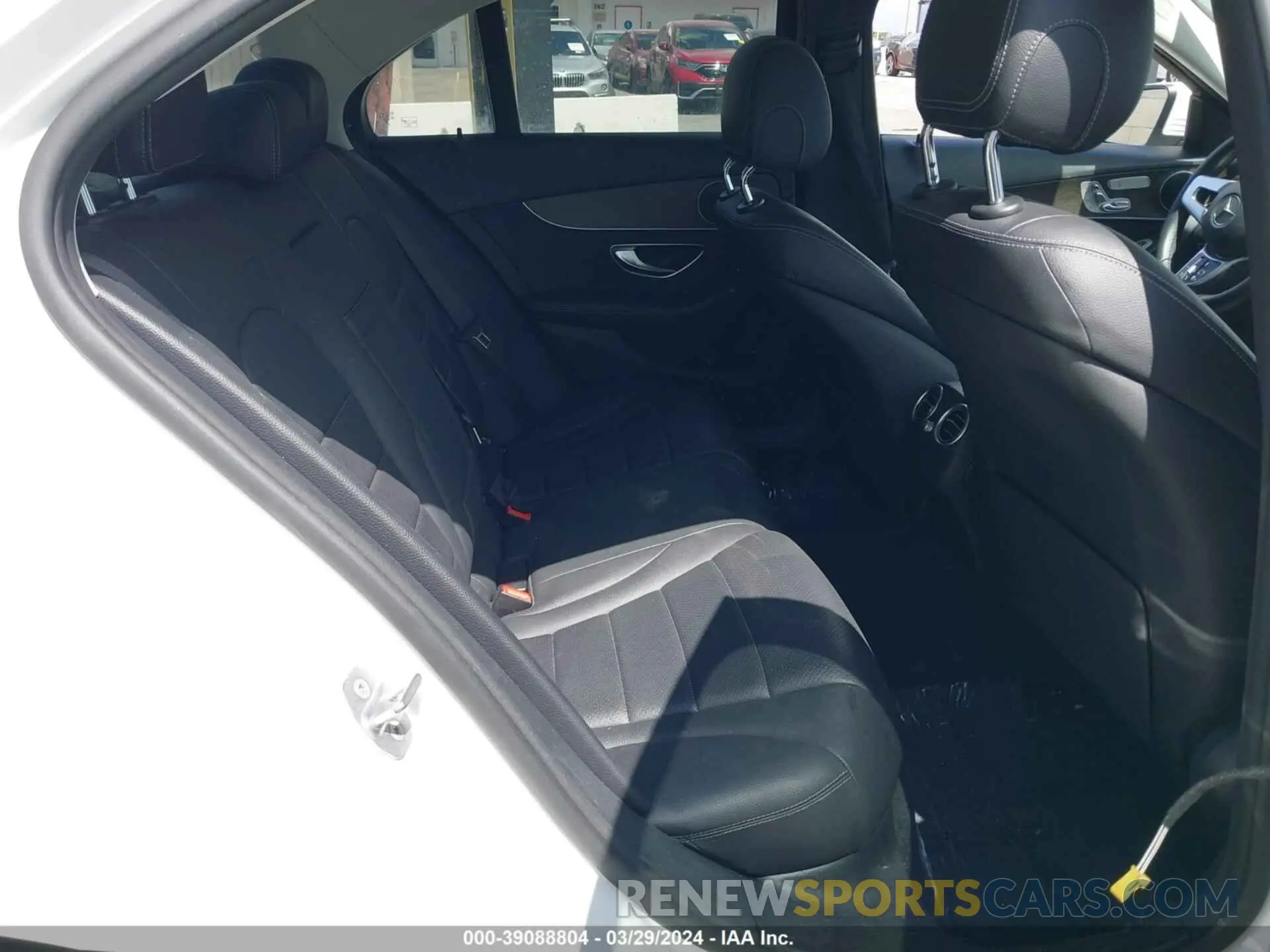 8 fotografías del automóvil dañado WDDWF8DB6LR534614 MERCEDES-BENZ C 300 2020