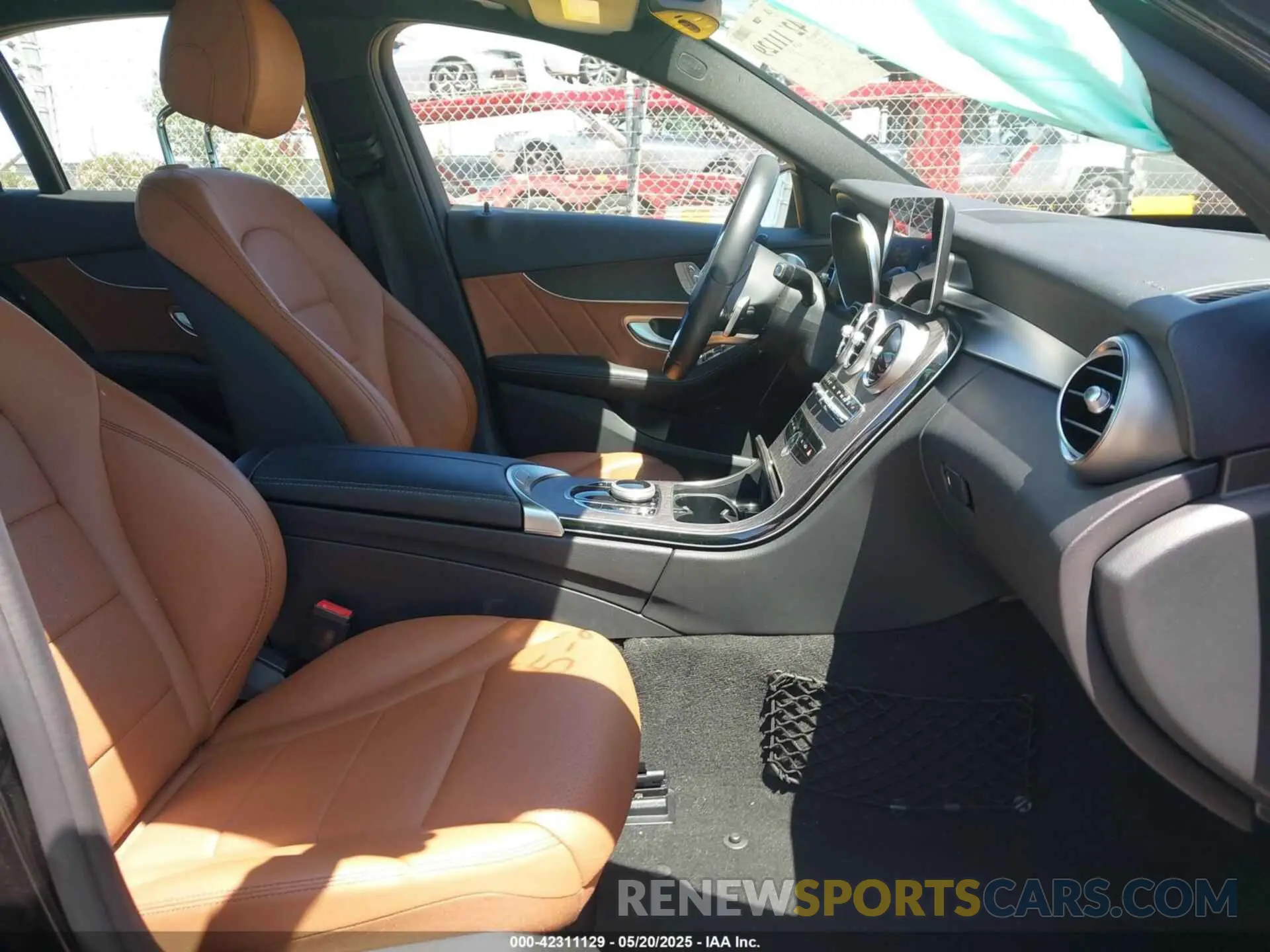 5 fotografías del automóvil dañado WDDWF8DB7LR561868 MERCEDES-BENZ C 300 2020